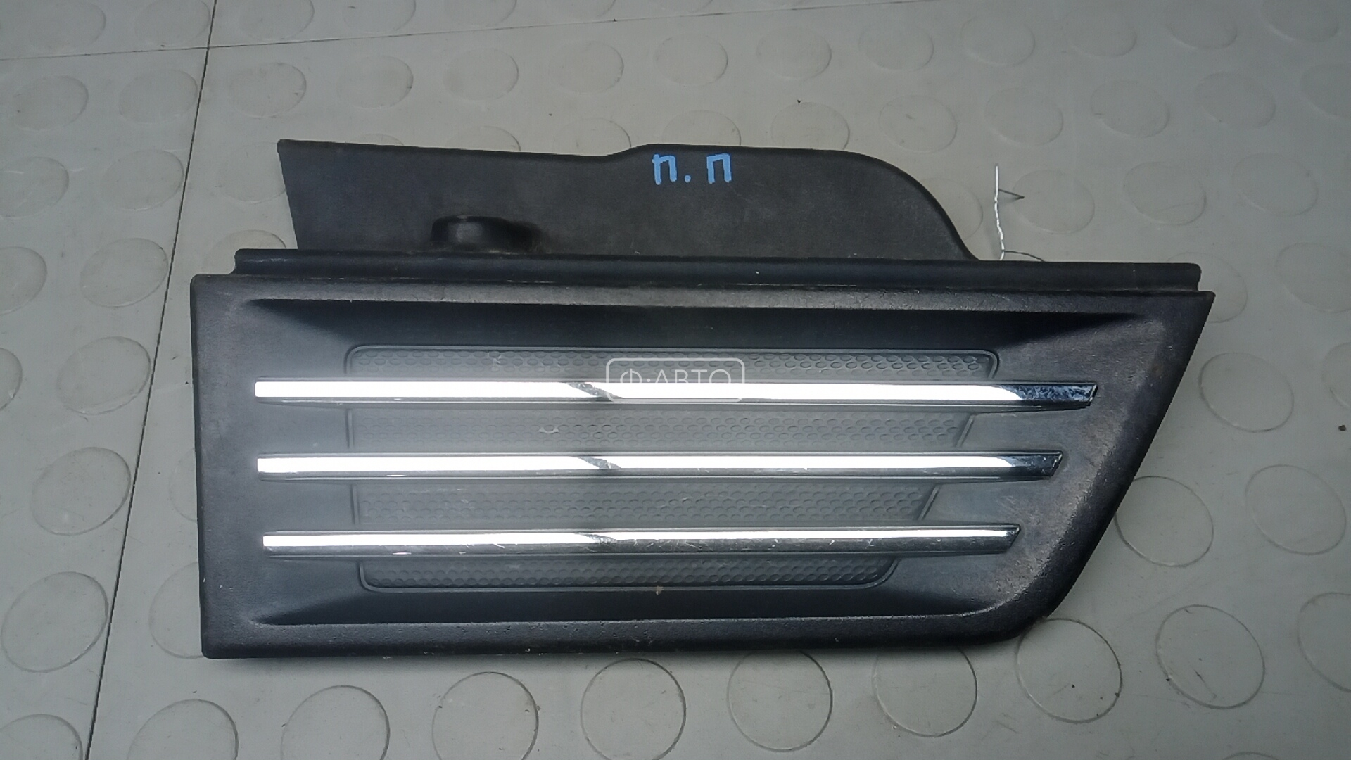 Молдинг крыла переднего правого