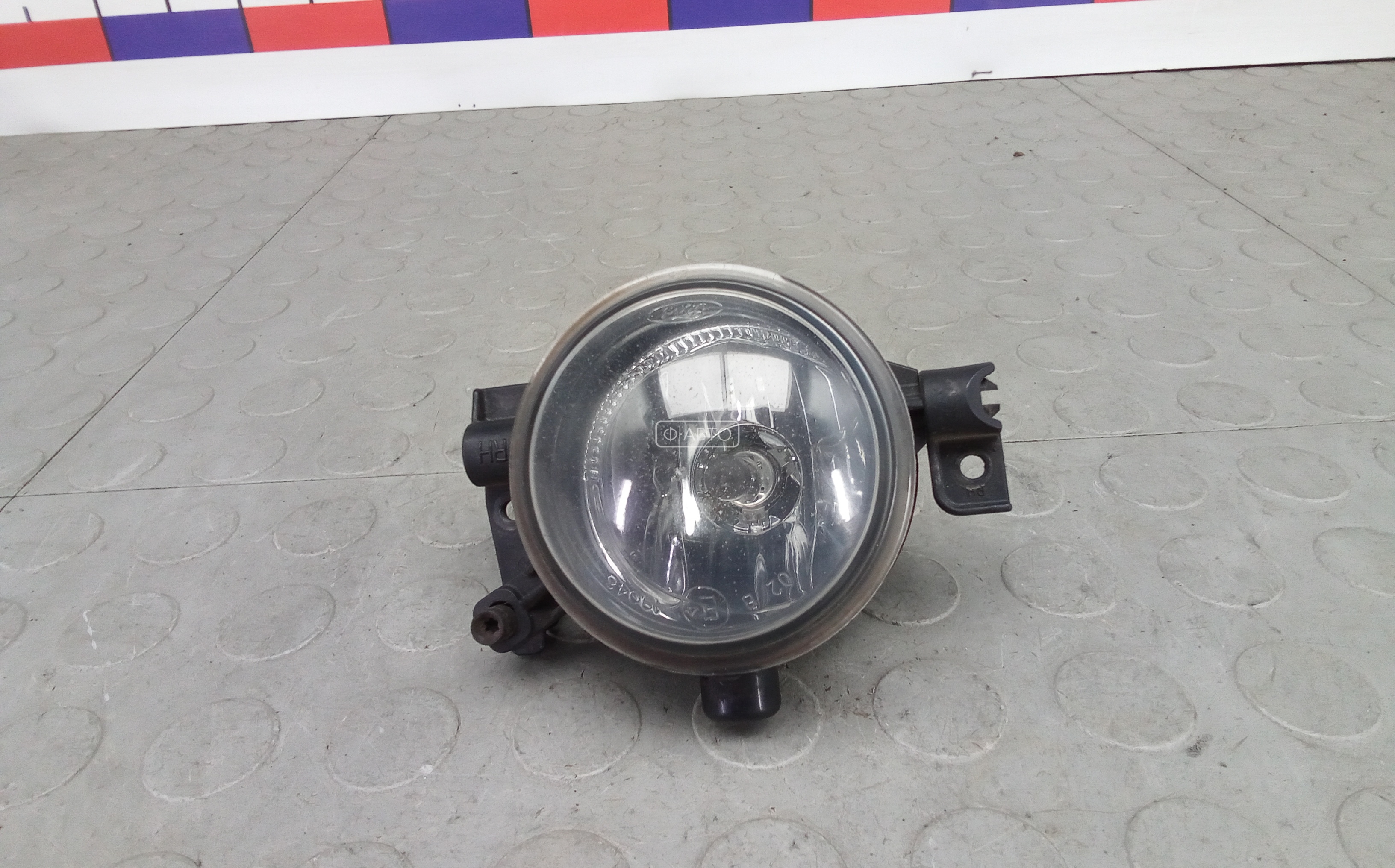 Фара галогенная правая передняя