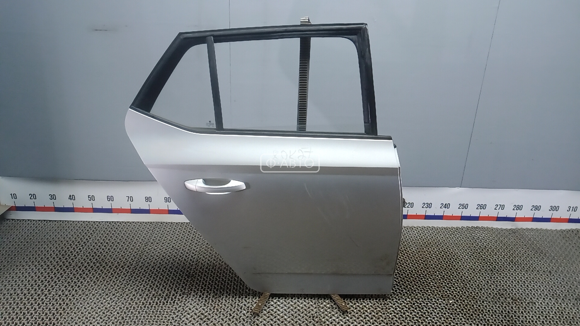 Дверь задняя правая
