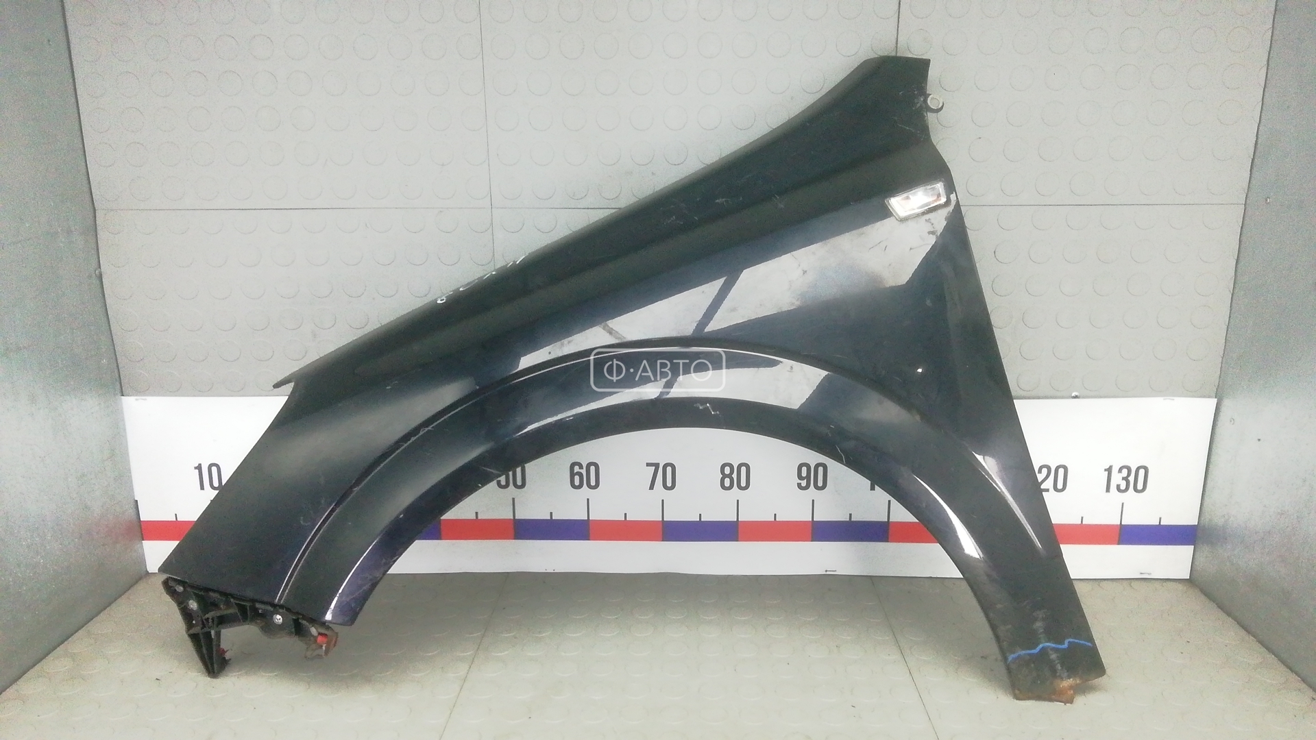 Крыло переднее левое