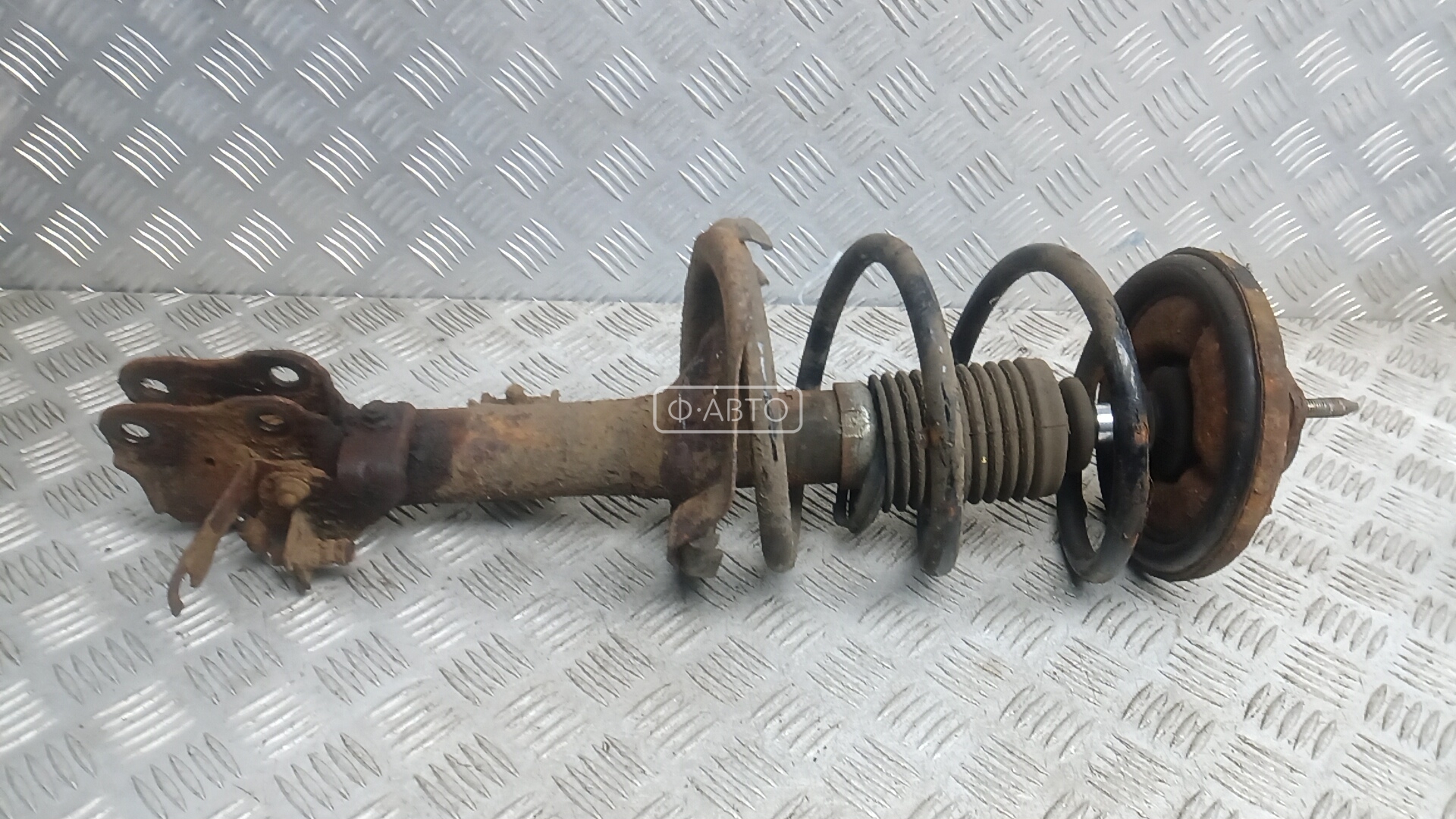 Стойка передняя правая