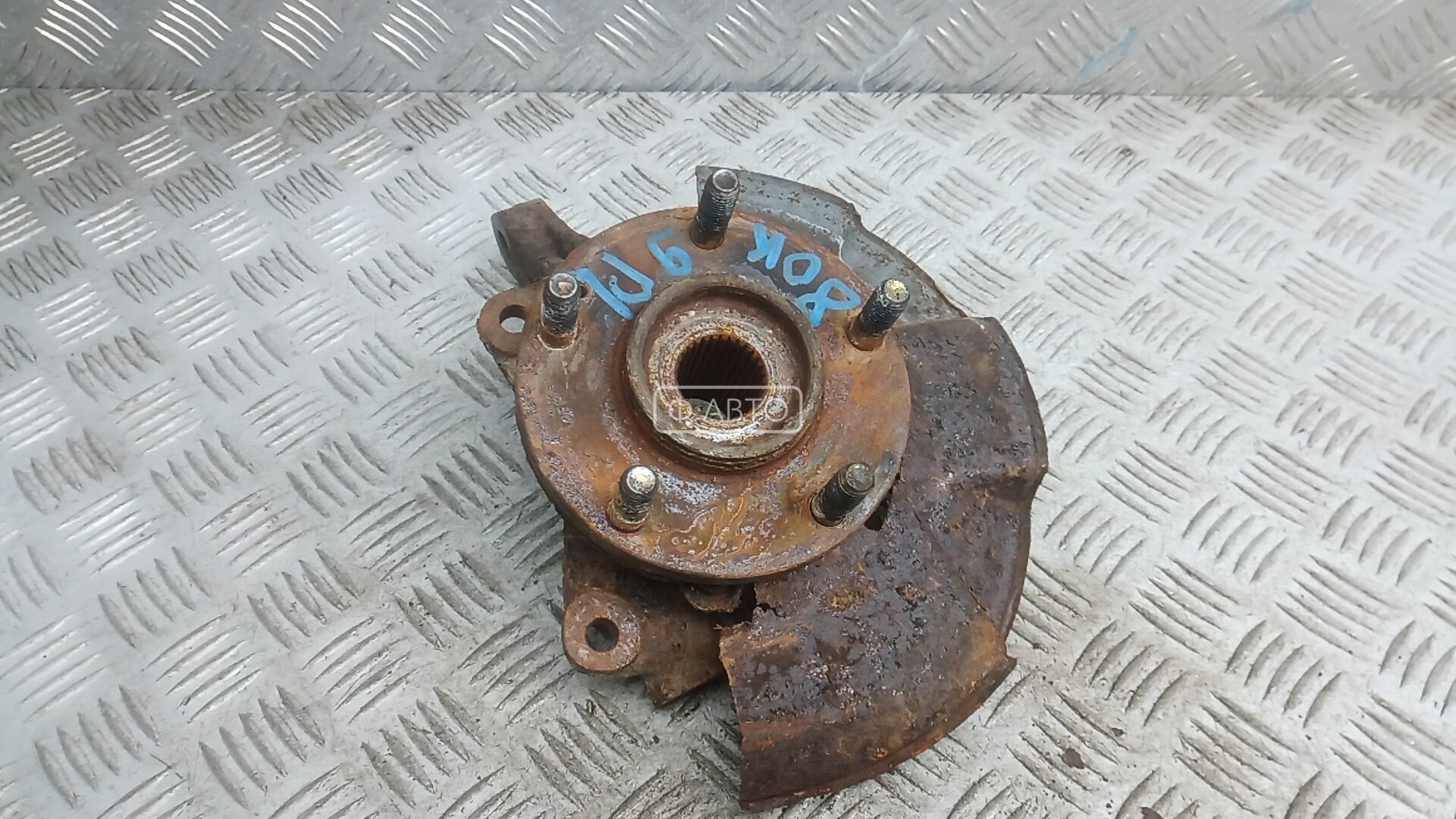 Ступица передняя левая