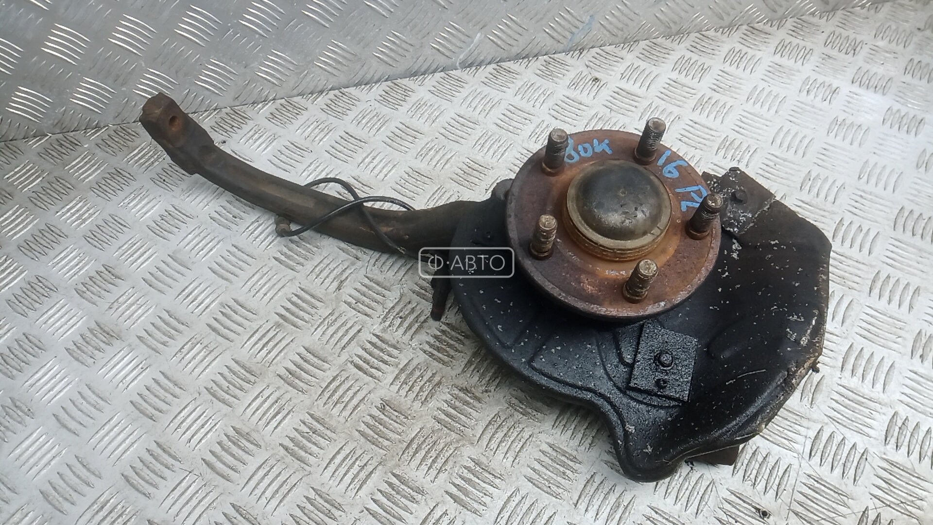 Ступица передняя левая