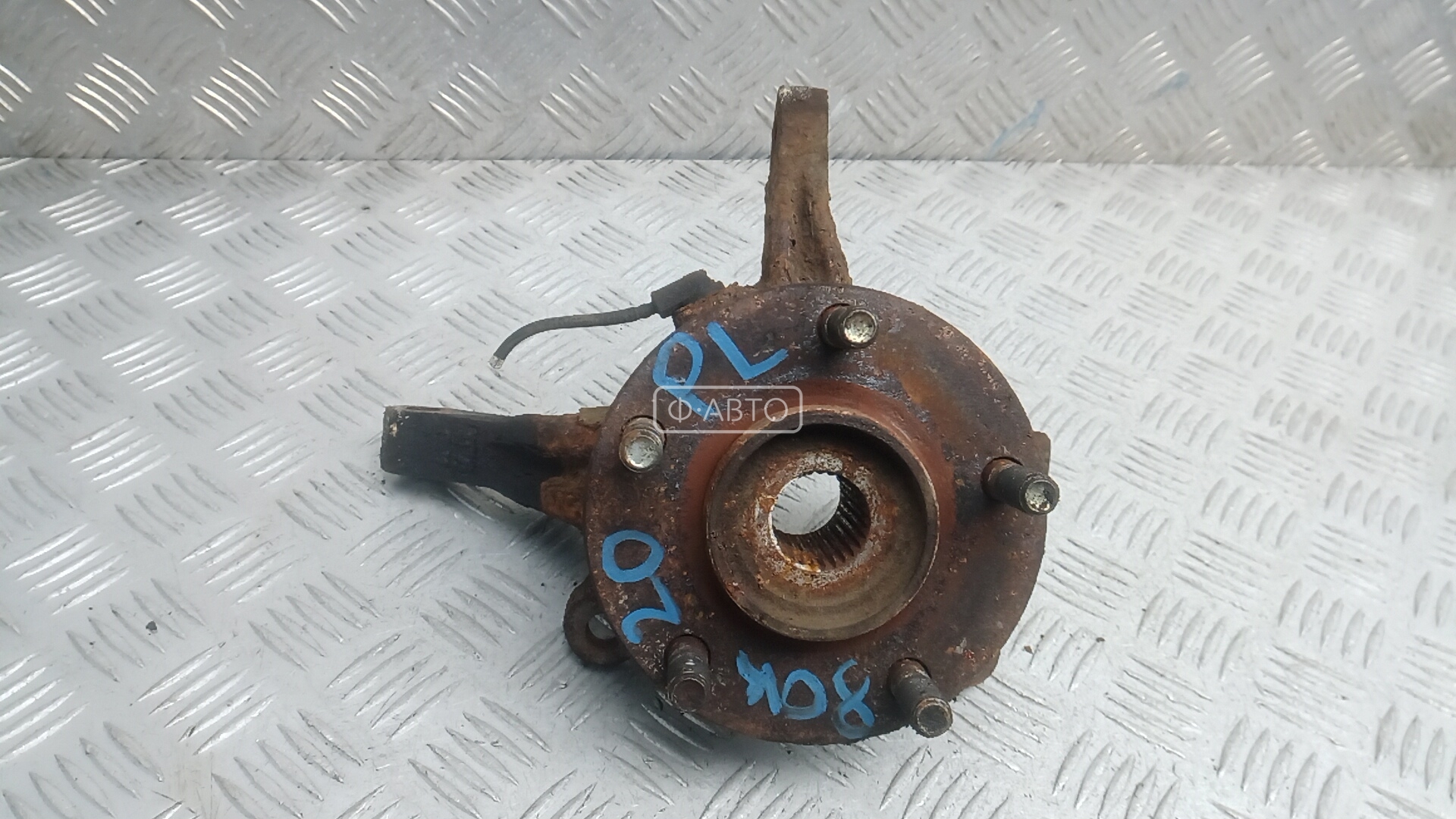 Ступица передняя левая