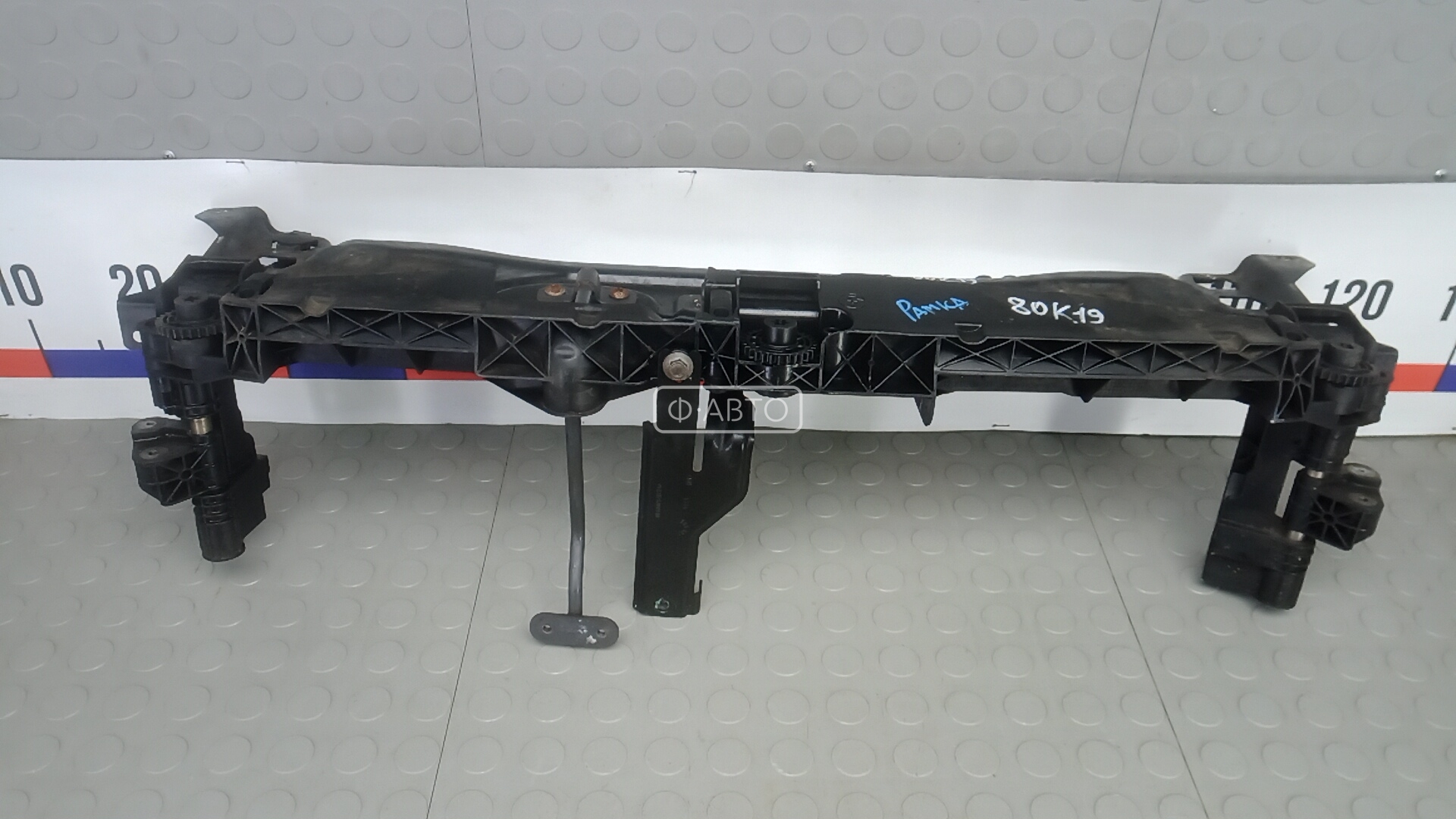 Рамка капота