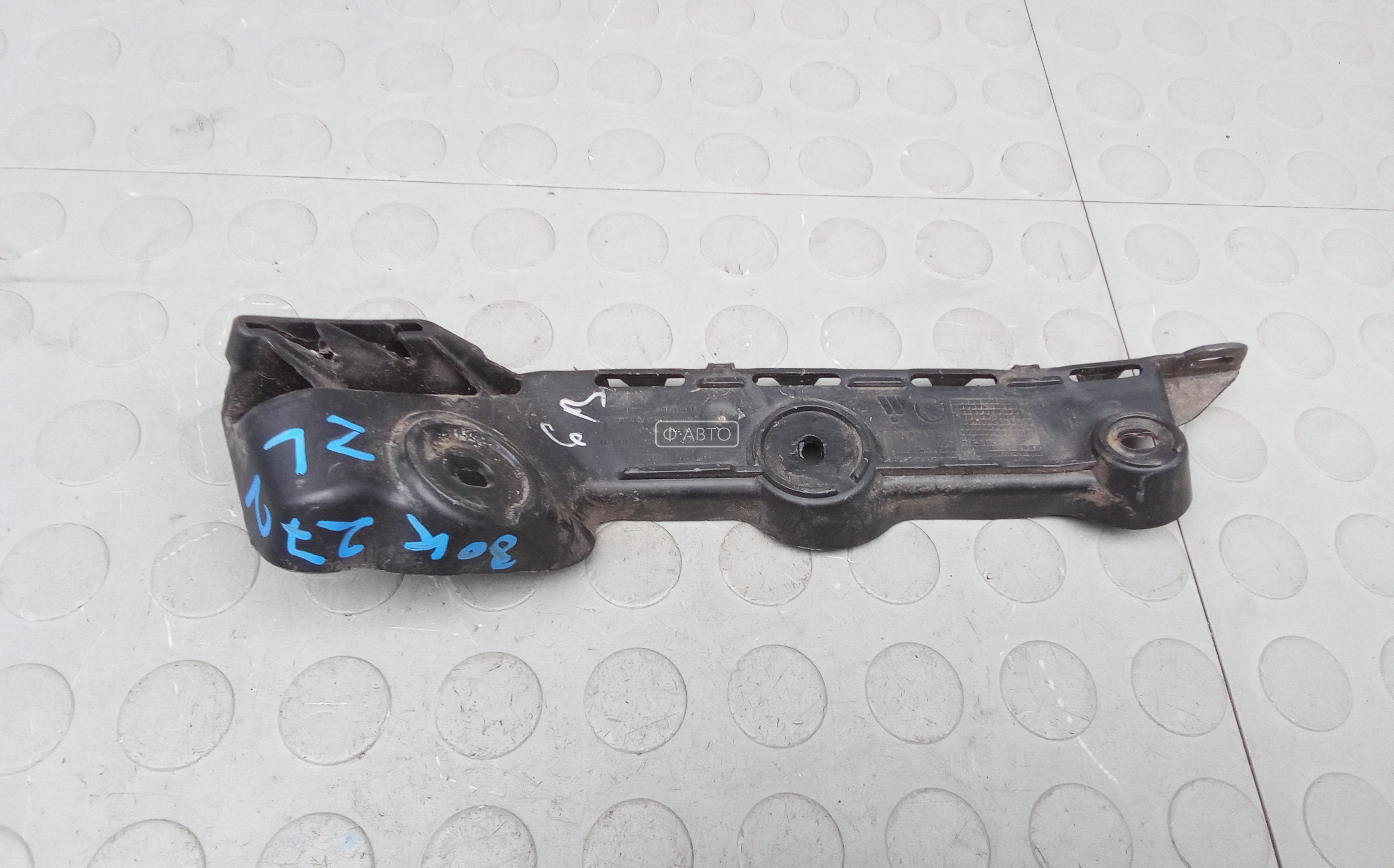 Крепление бампера заднее