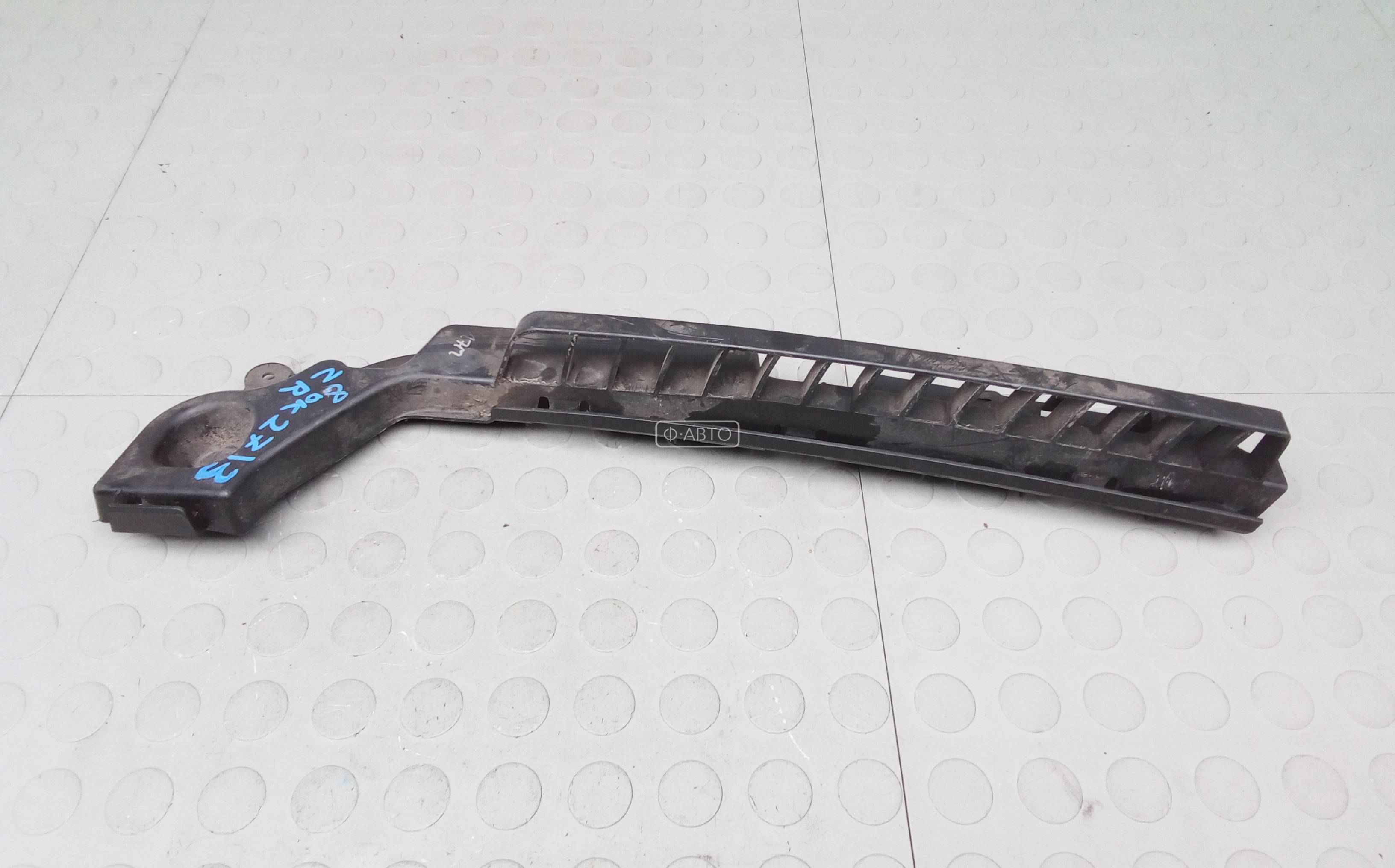 Крепление бампера заднее