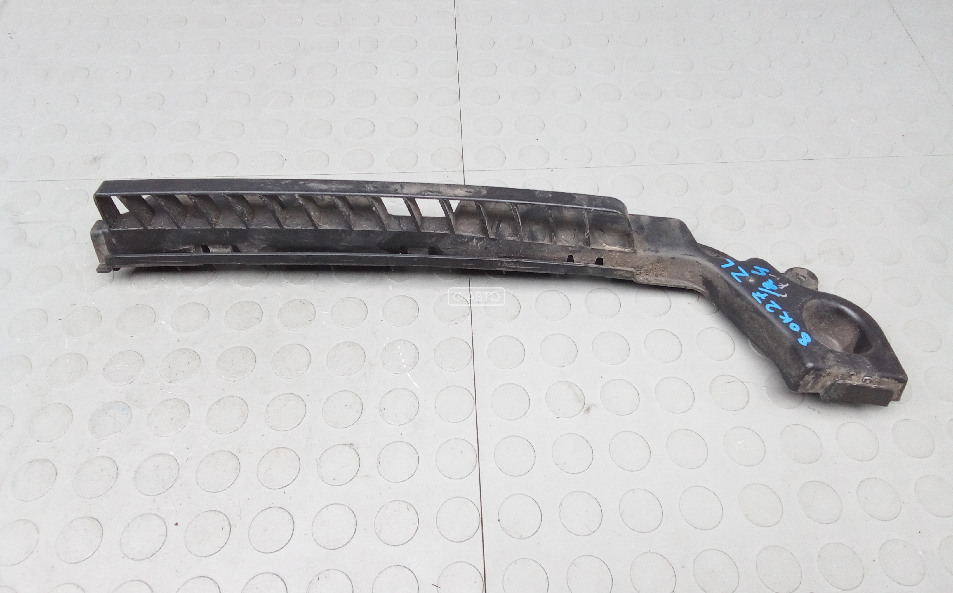 Крепление бампера заднее