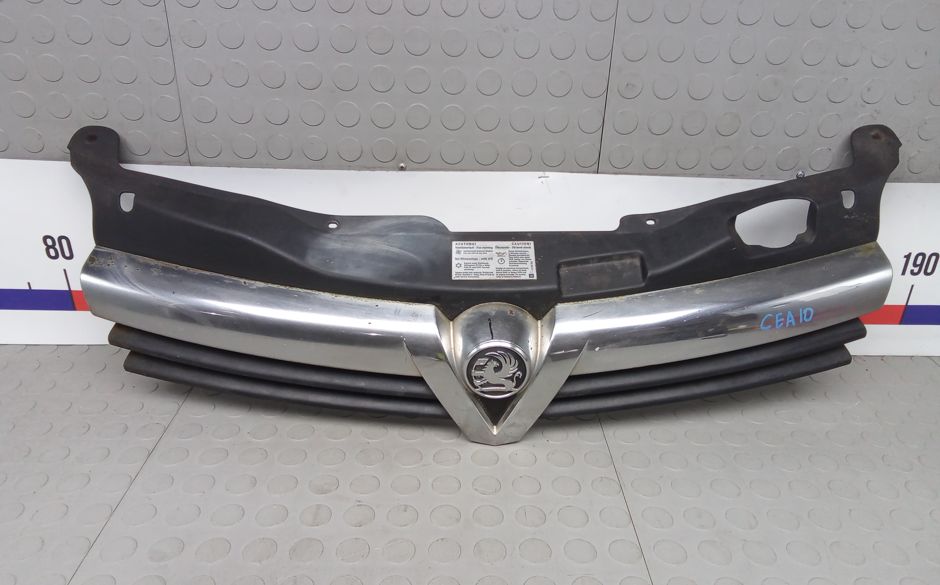 Решетка радиатора OPEL ASTRA H