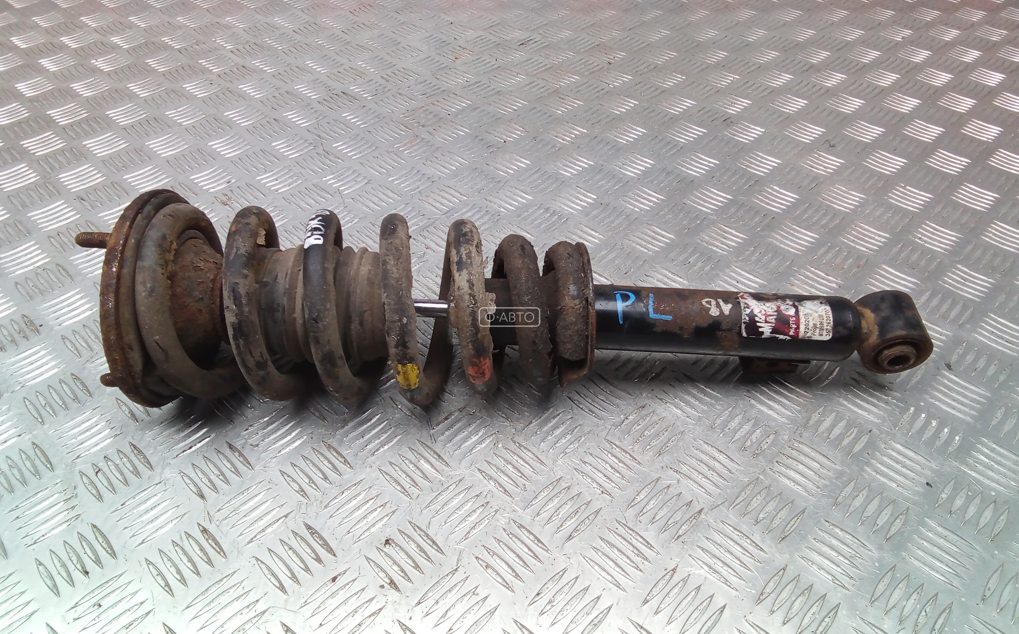 Стойка передняя левая