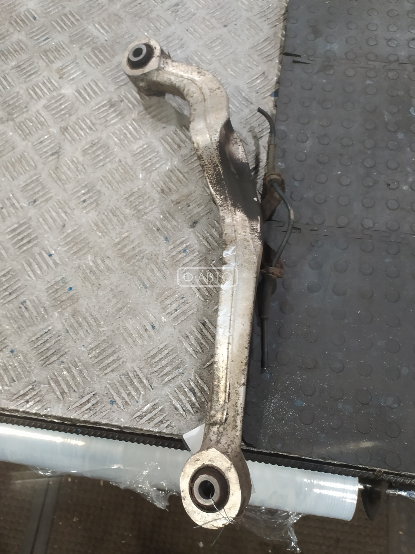 Рычаг задний