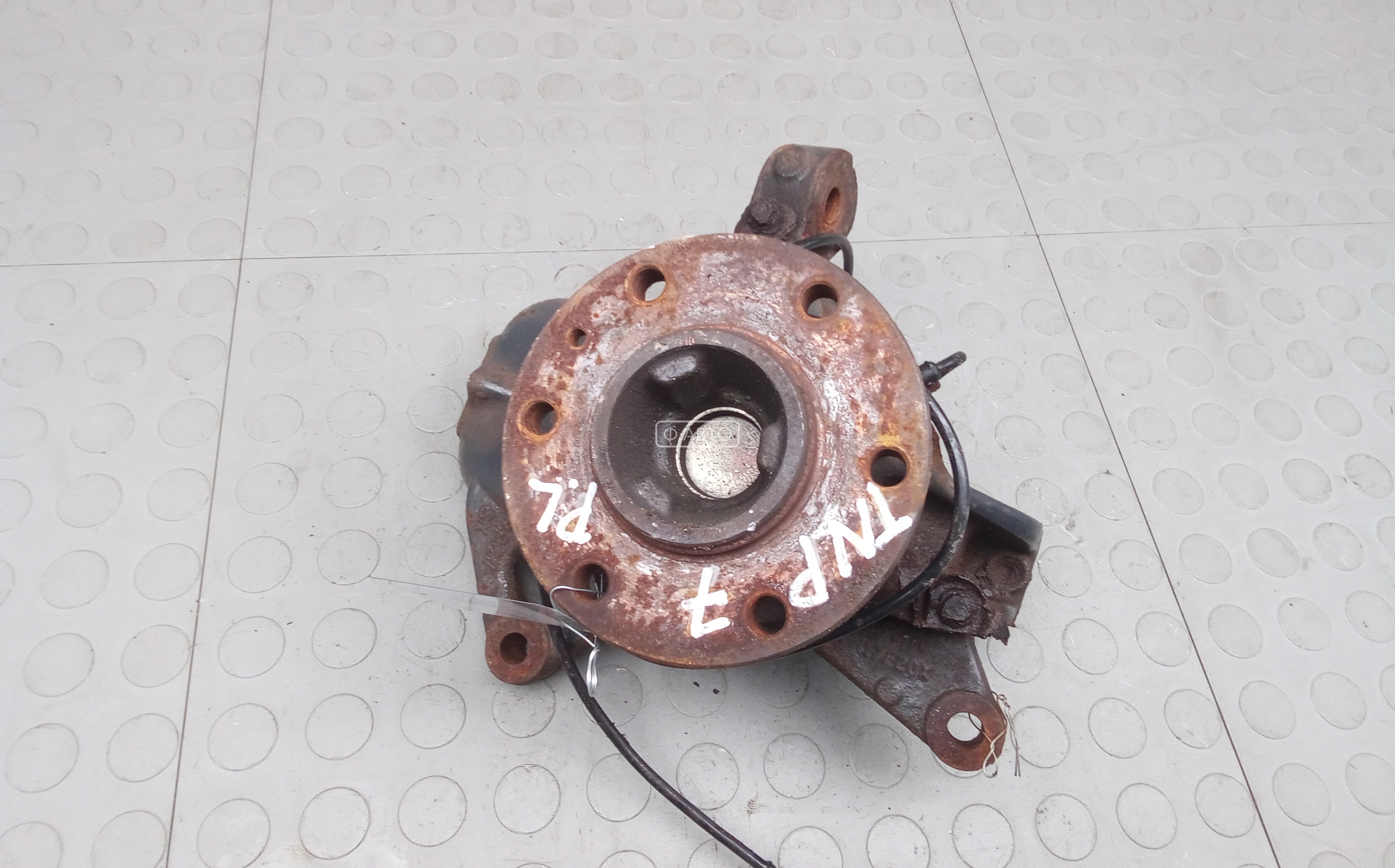 Ступица передняя левая