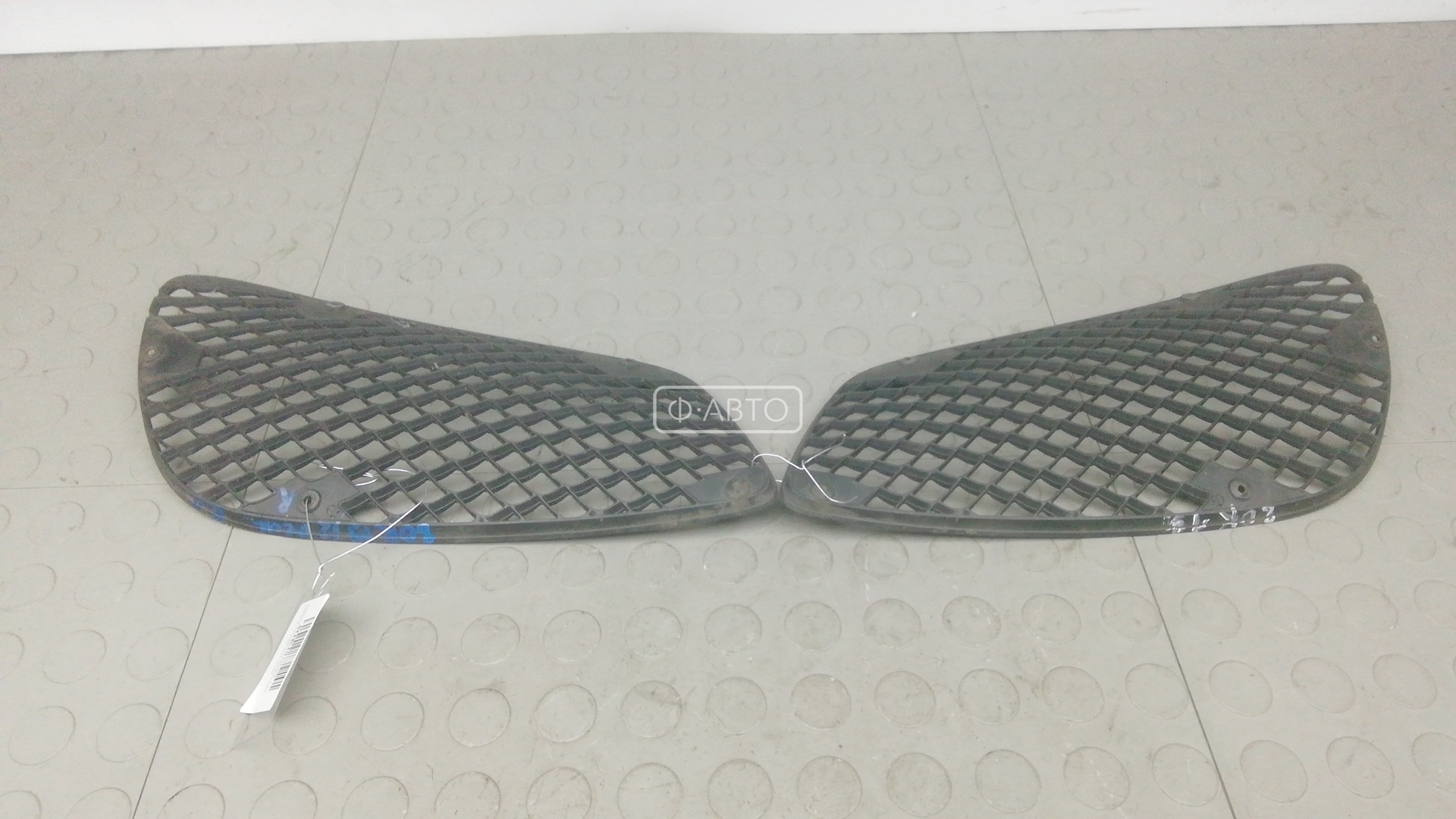 Решетка бампера передняя