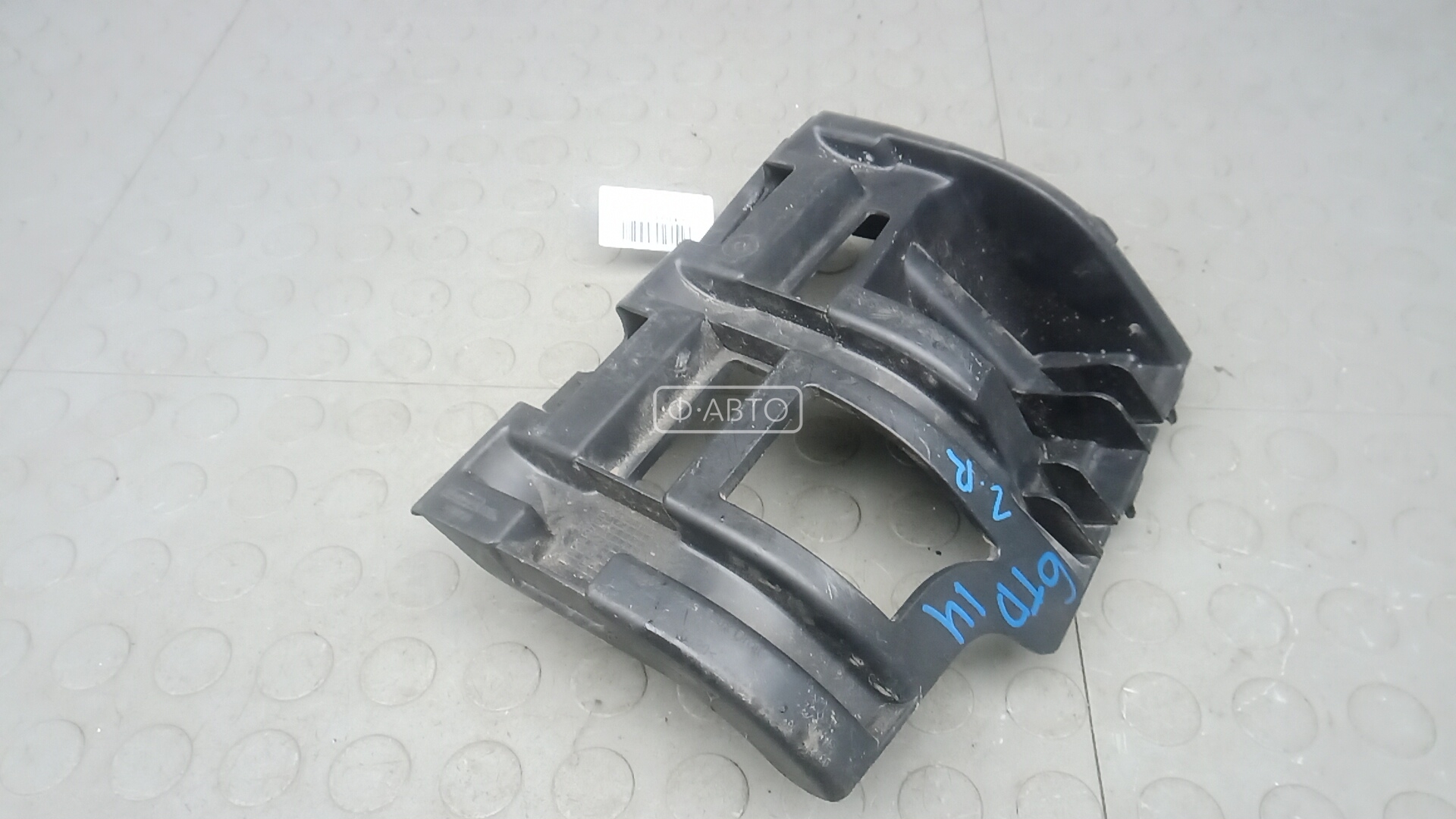 Крепление бампера заднее