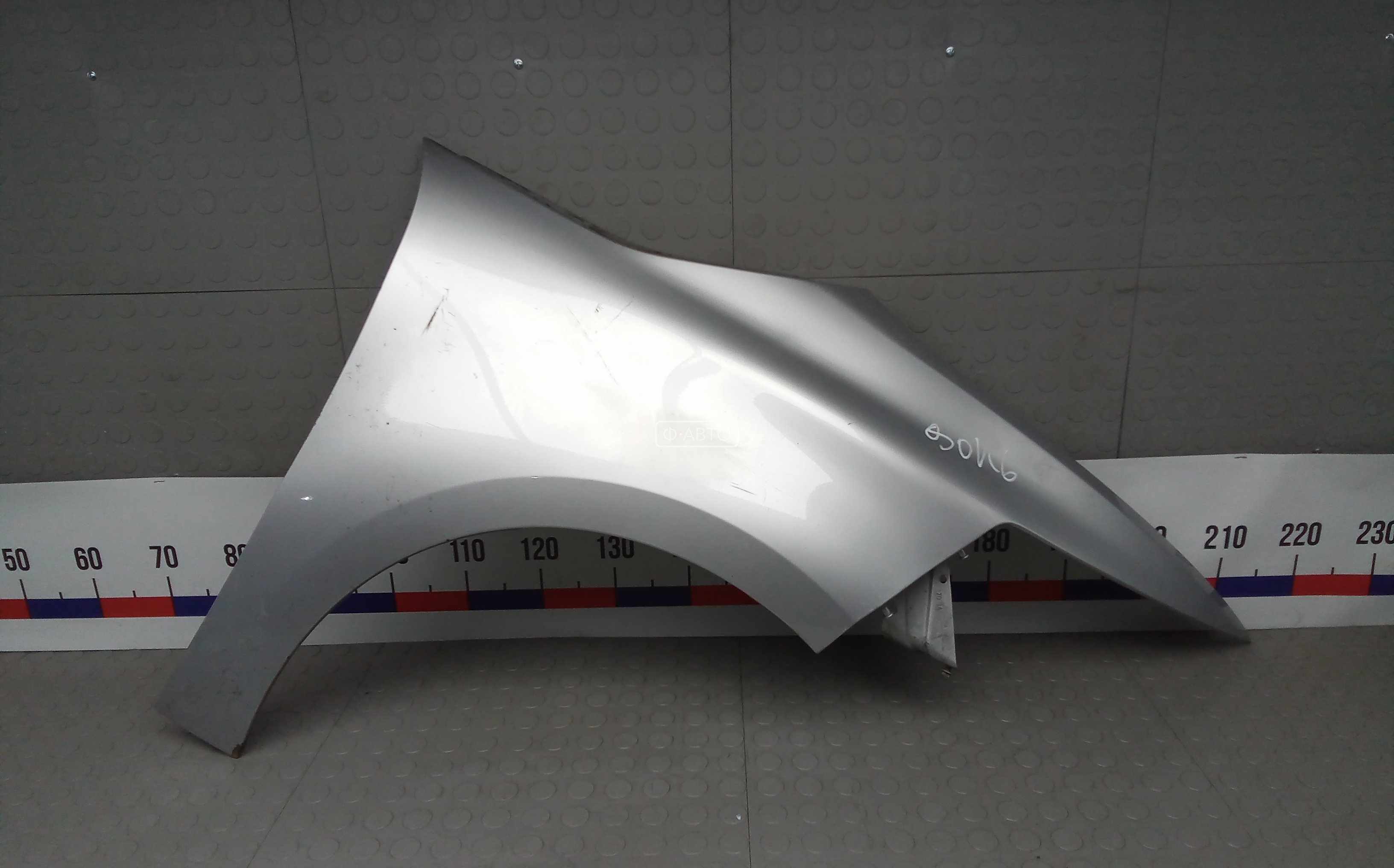 Крыло переднее правое