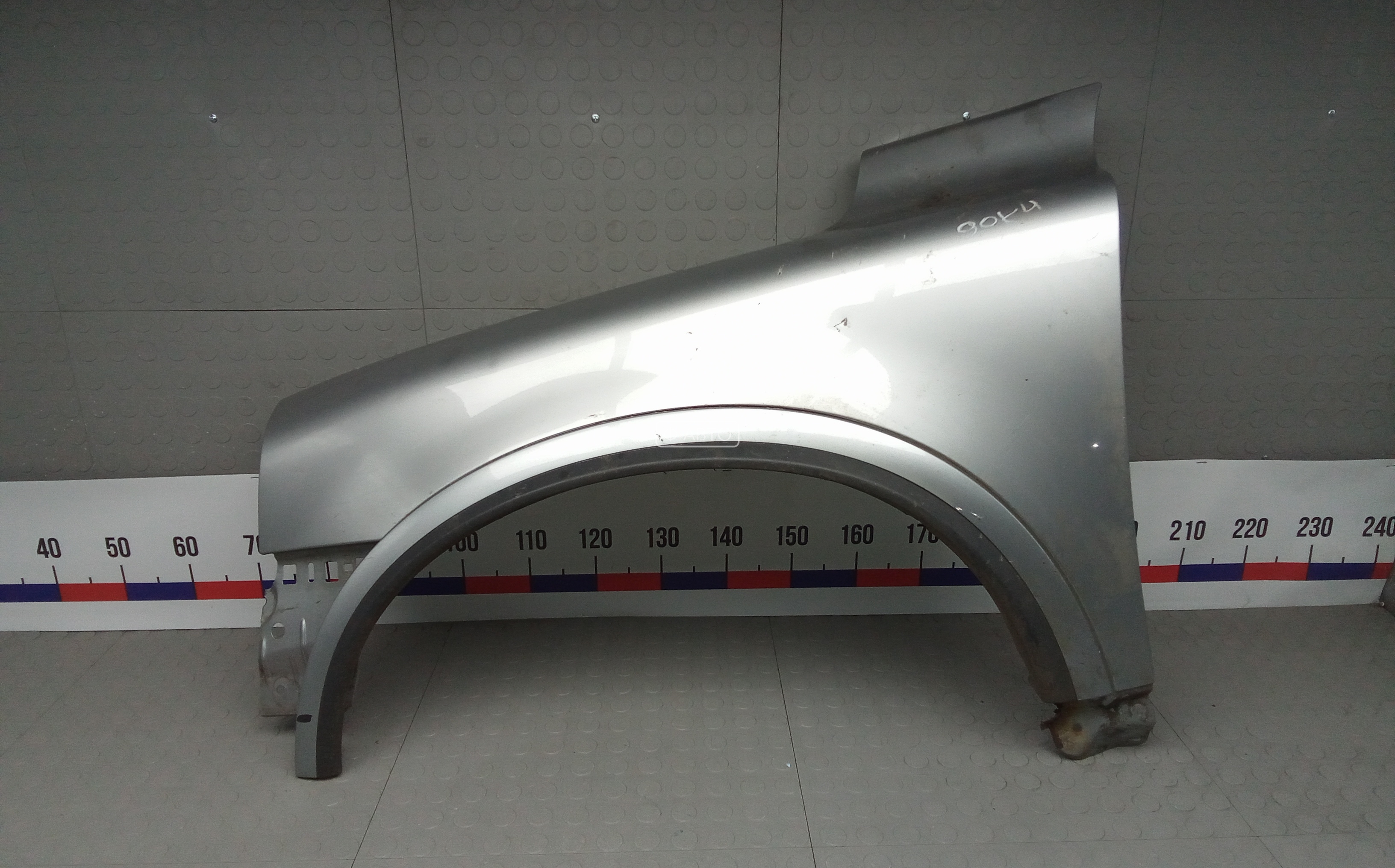 Крыло переднее левое