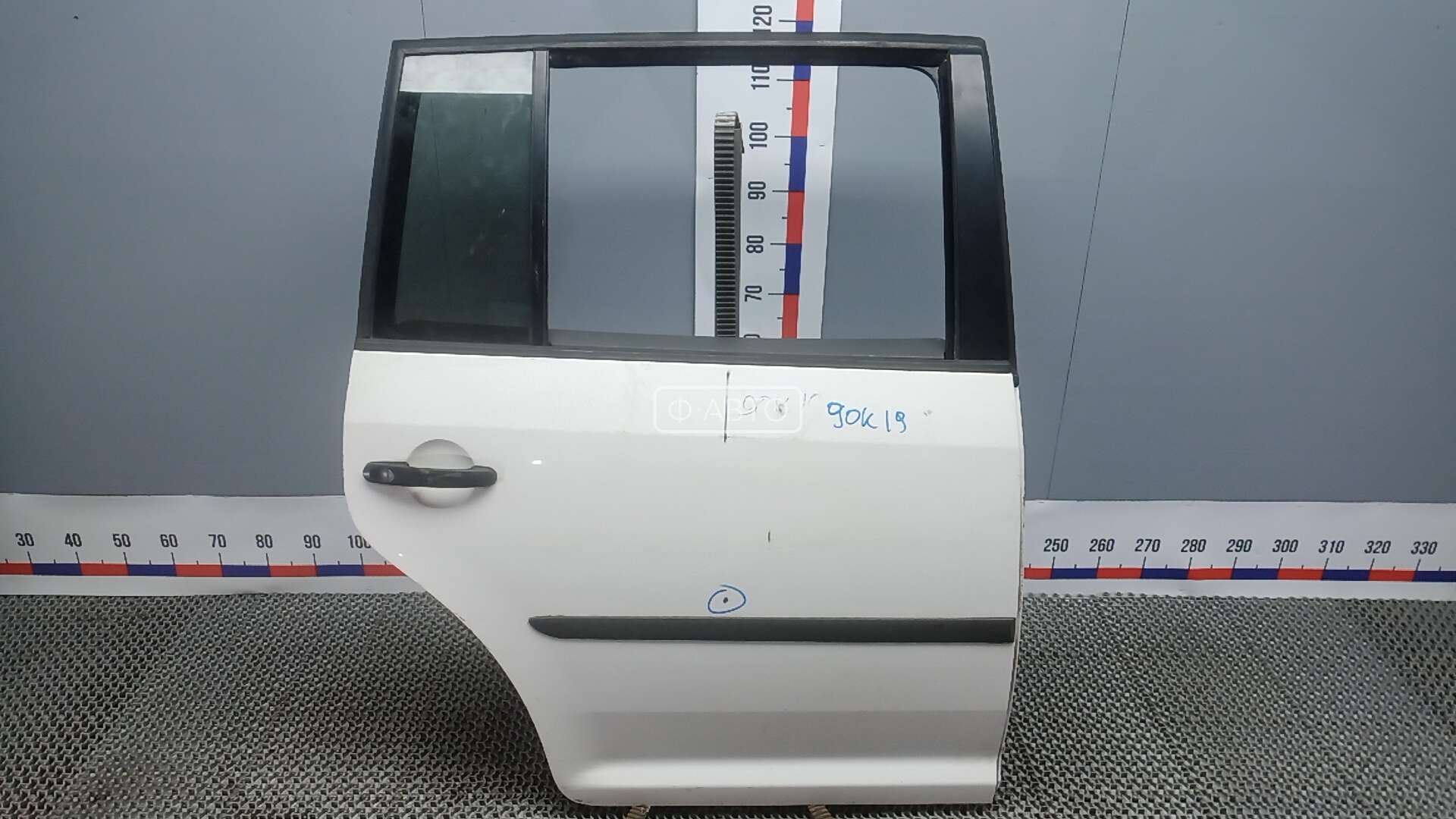 Дверь задняя правая