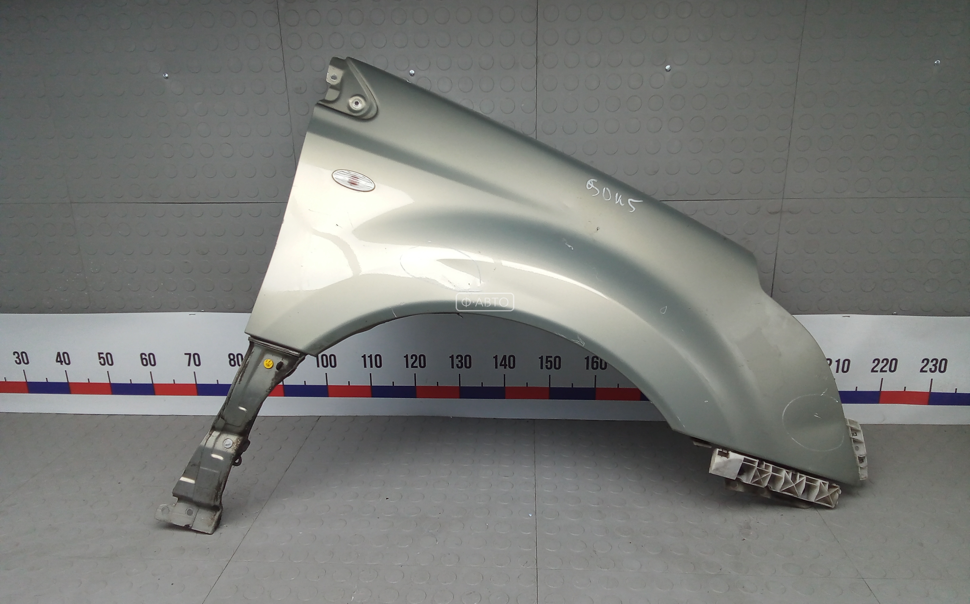 Крыло переднее правое