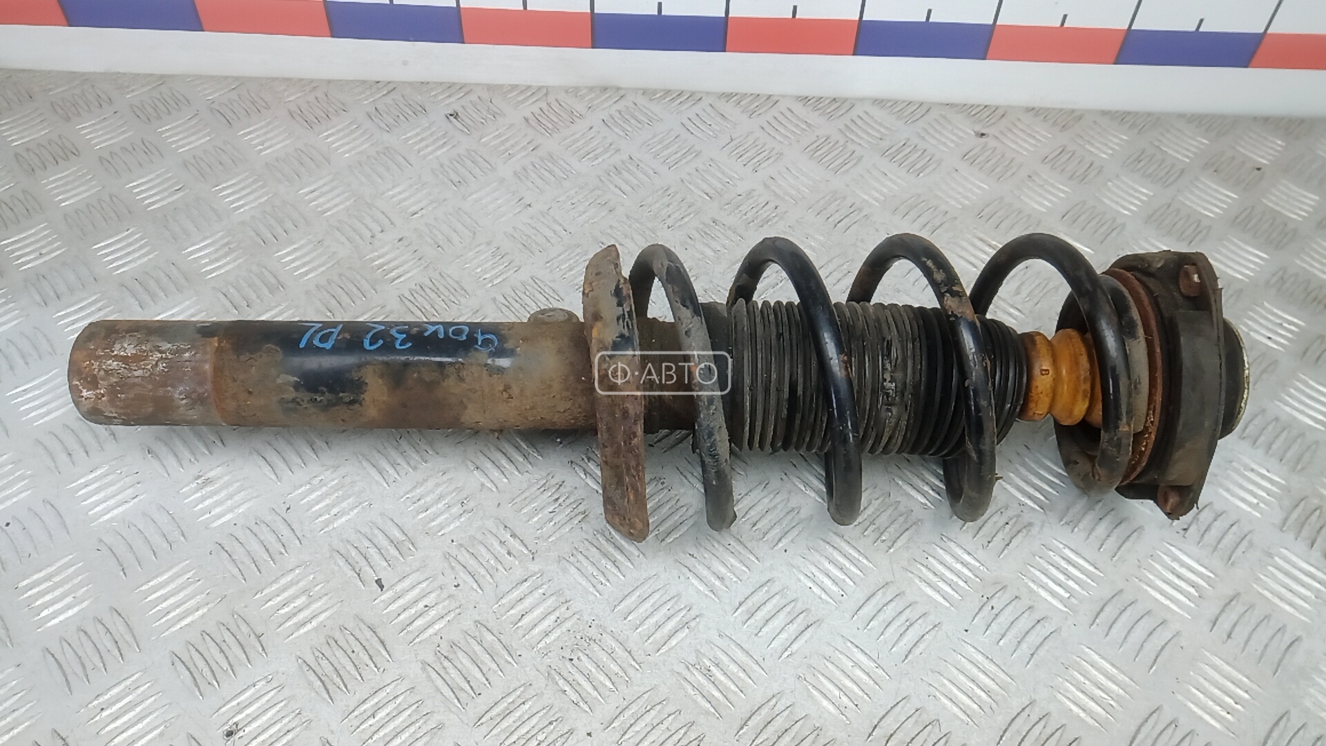 Стойка передняя левая