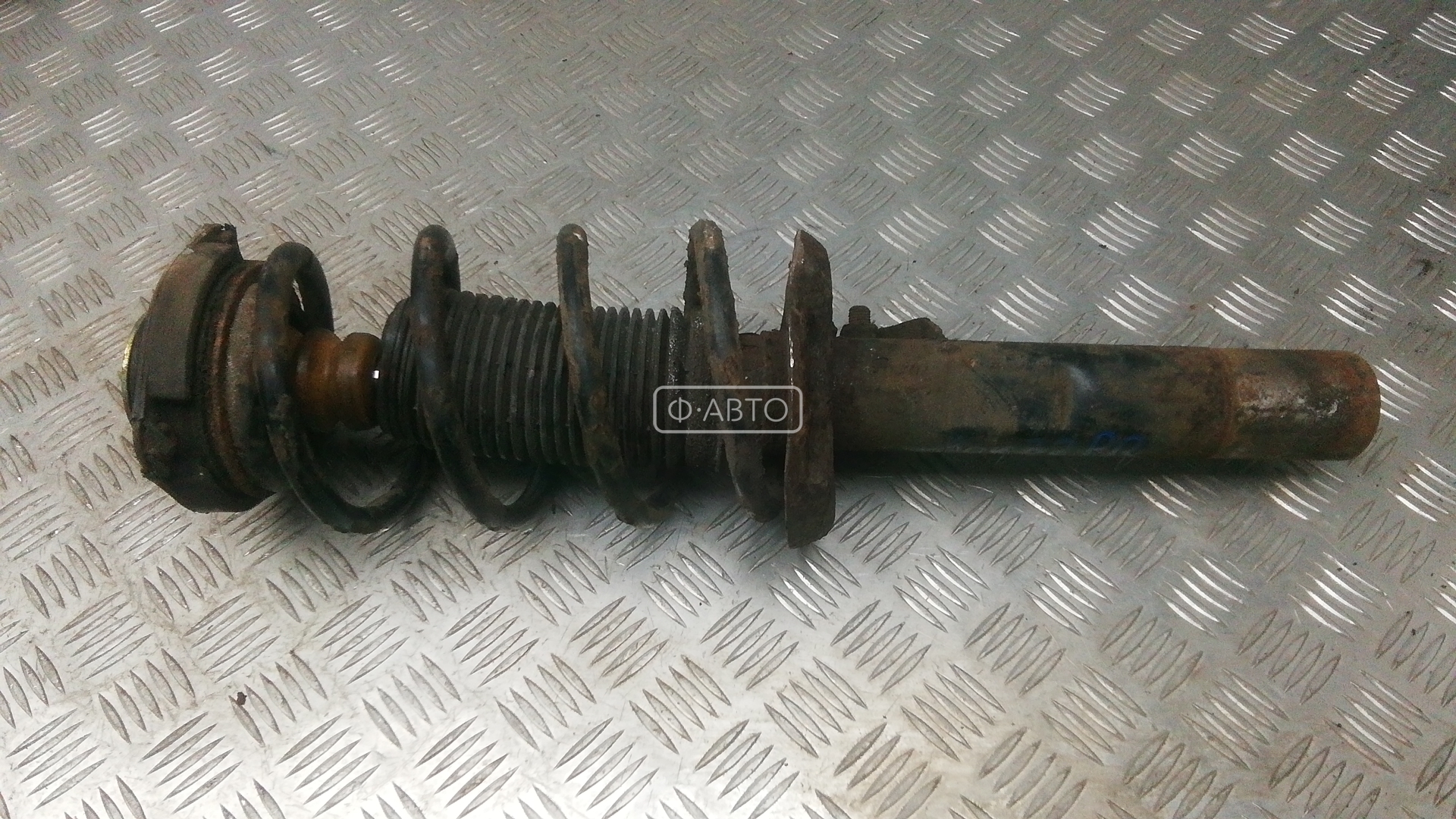 Стойка передняя правая