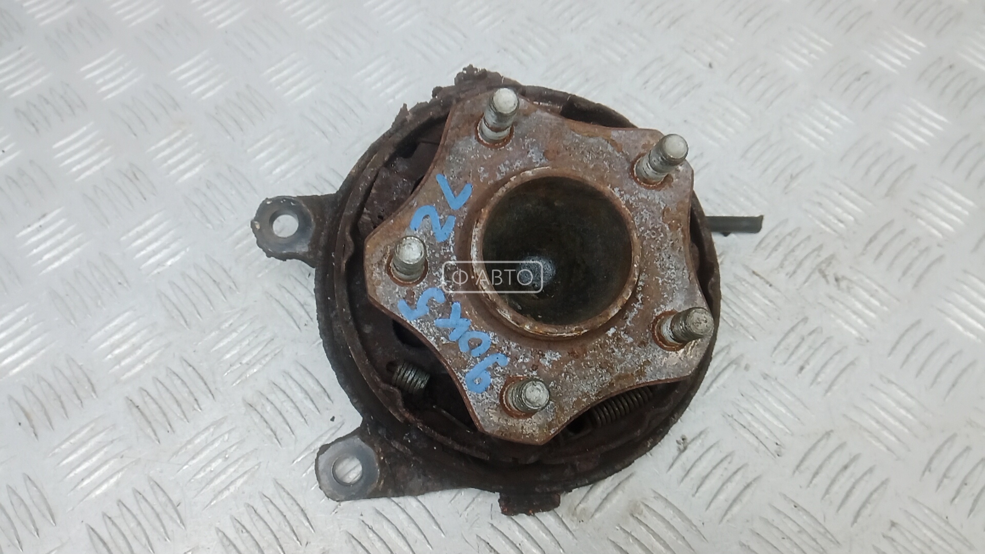 Ступица задняя левая