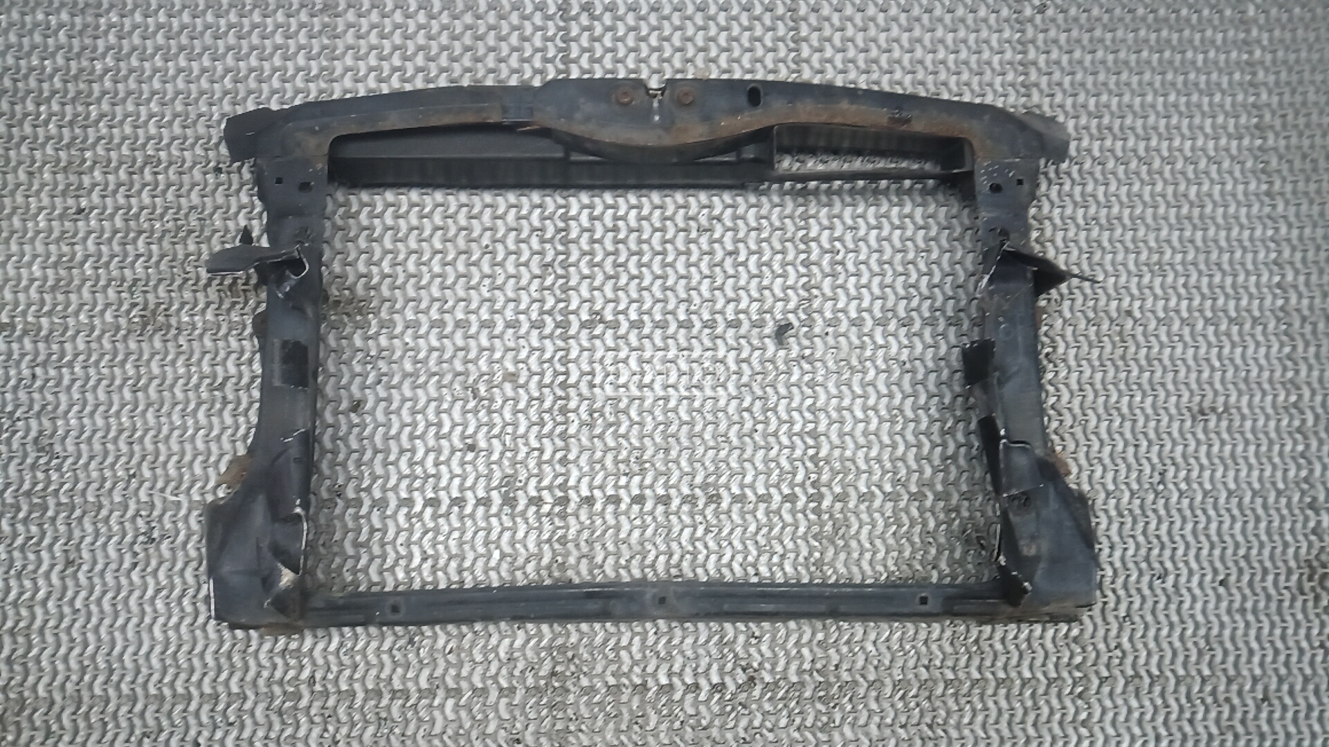 Передняя панель крепления облицовки (телевизор)