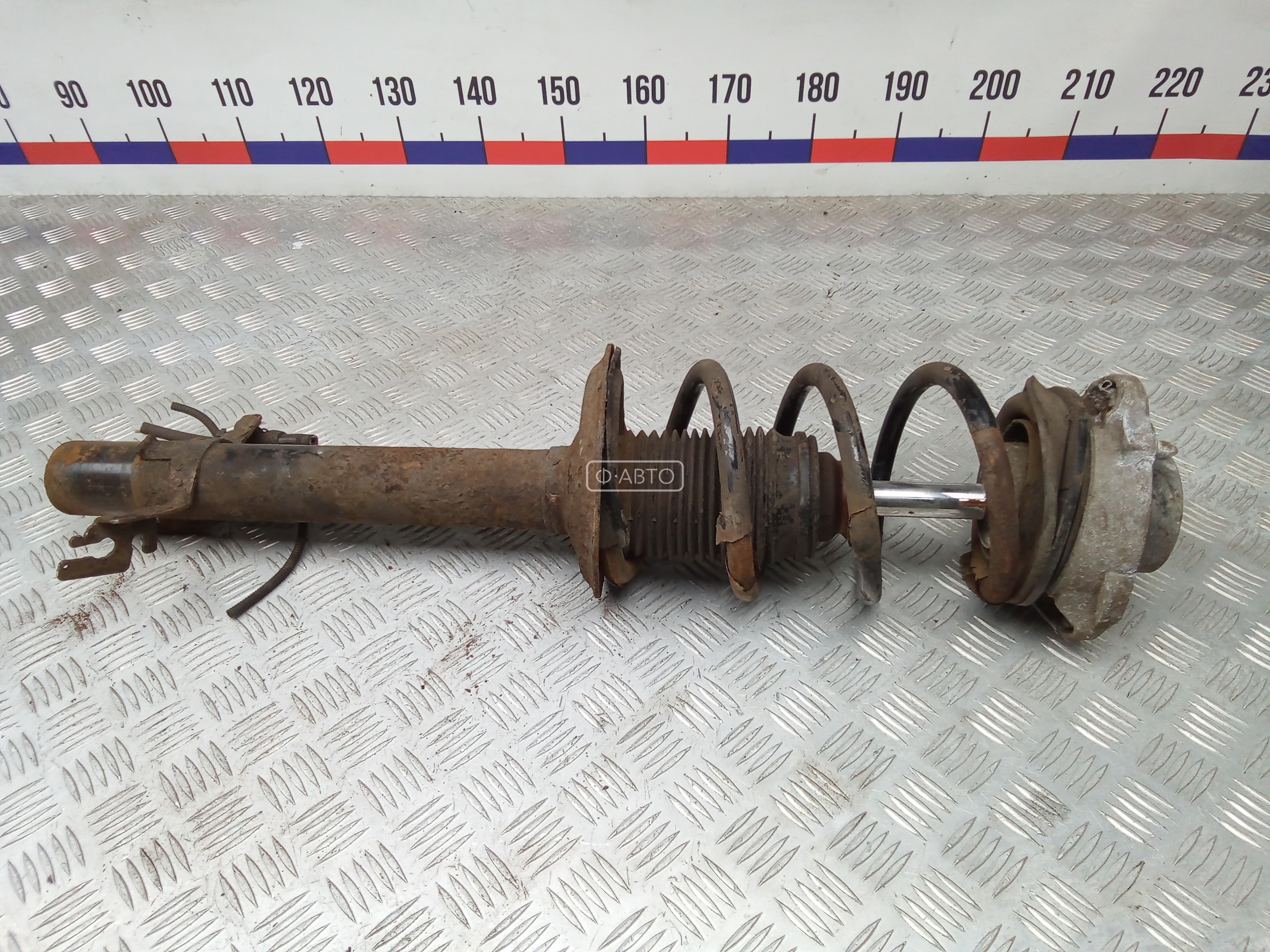 Стойка передняя левая