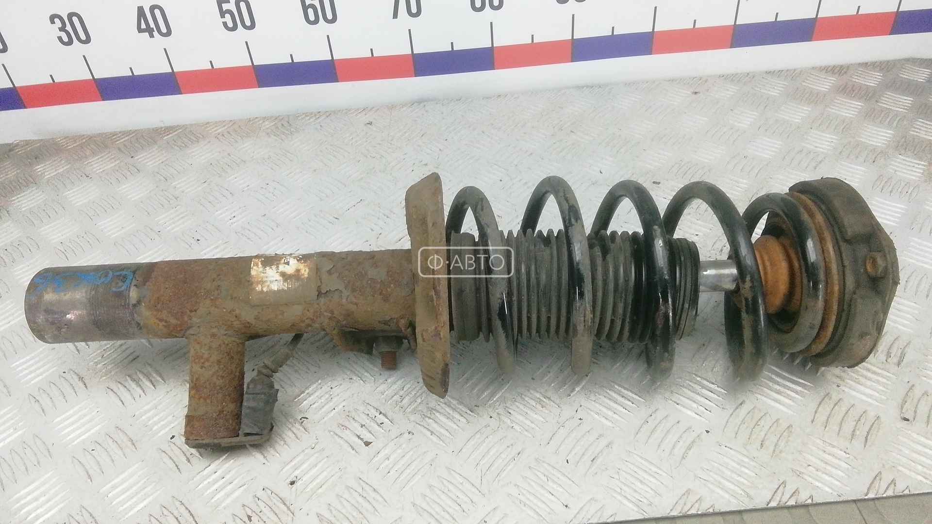 Стойка передняя правая