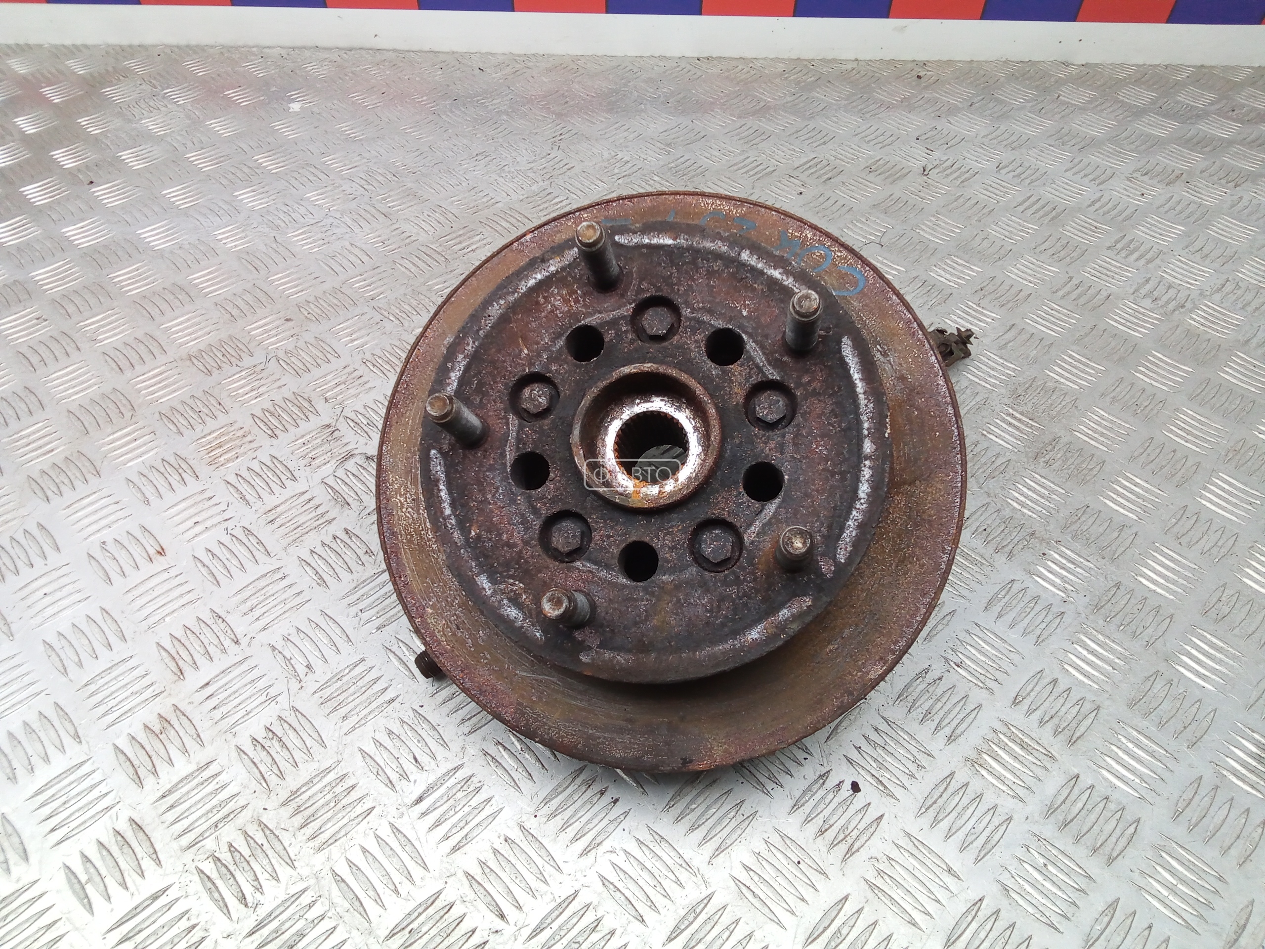 Ступица передняя левая