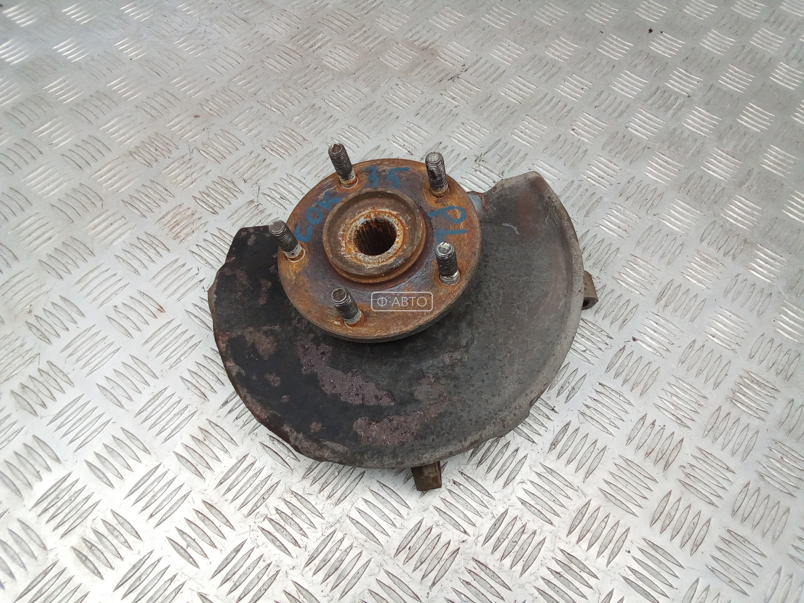 Ступица передняя левая