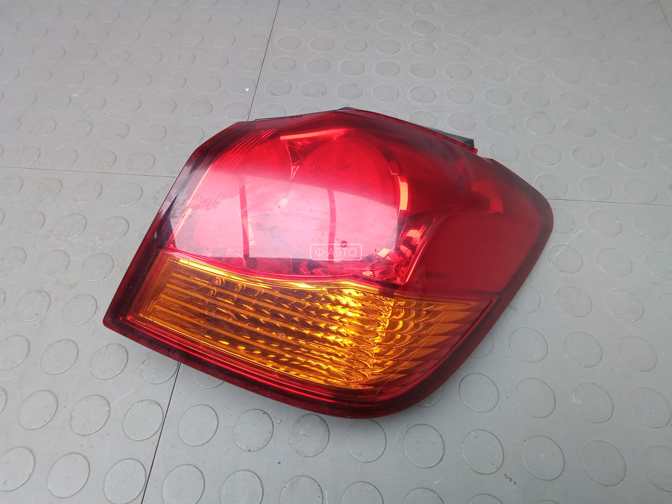 Фонарь задний правый