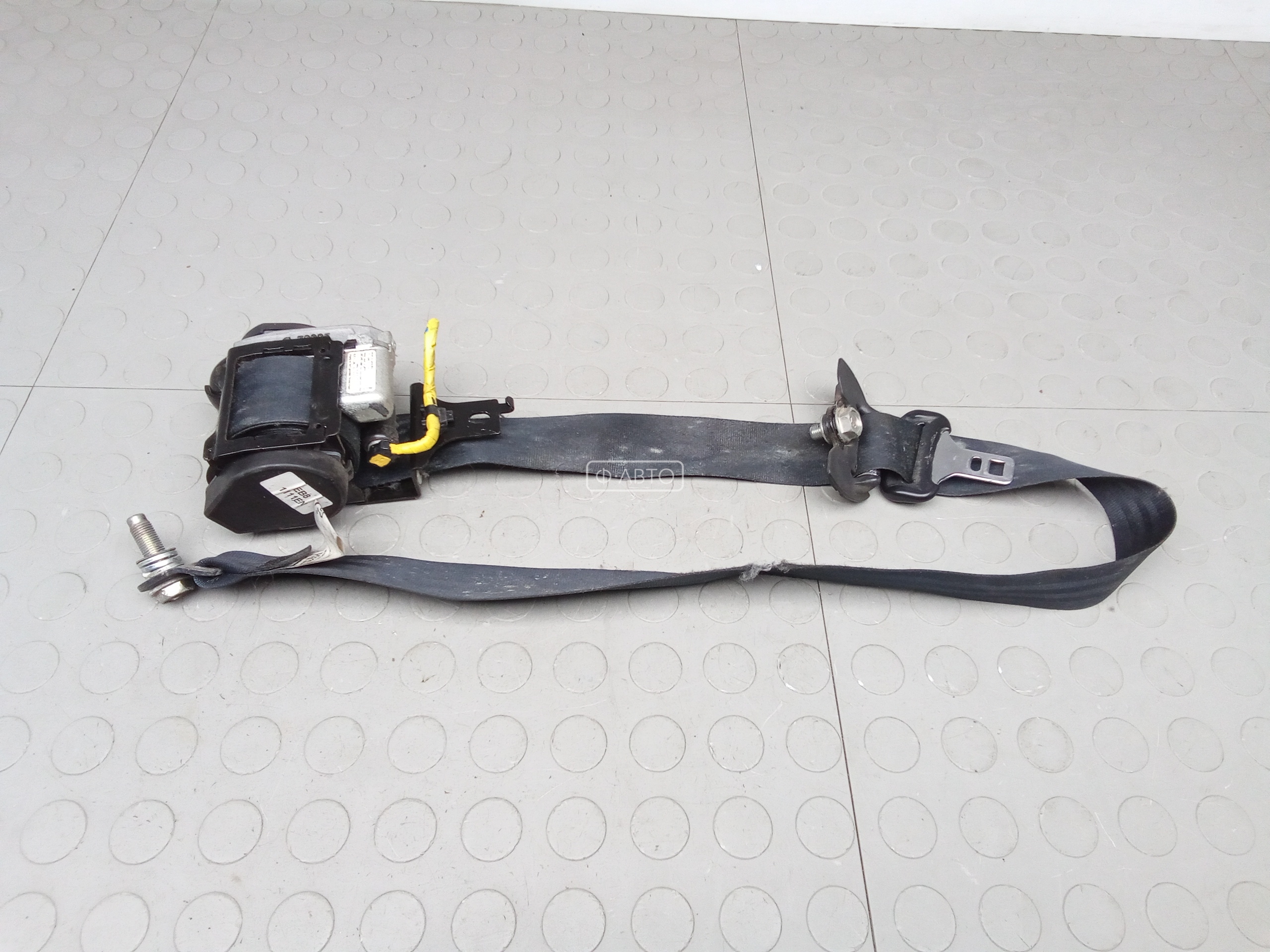 Ремень безопасности с пиропатроном сиденья переднего