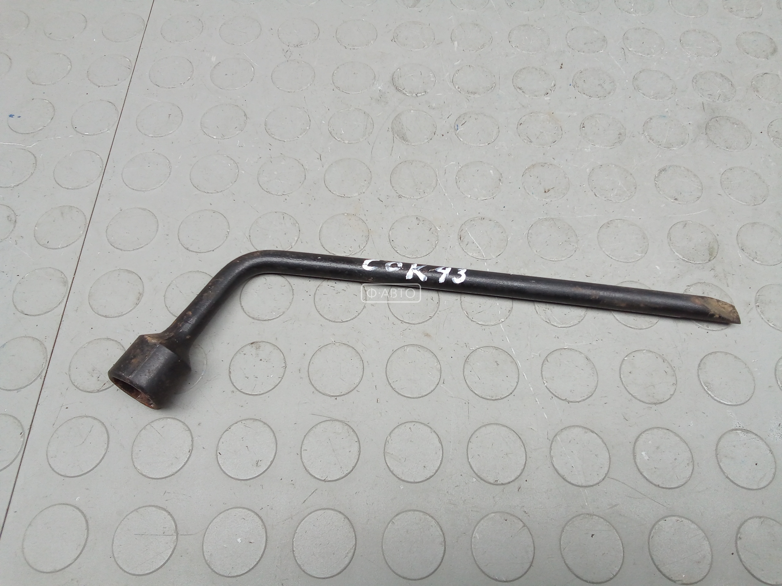 Ключ колесный