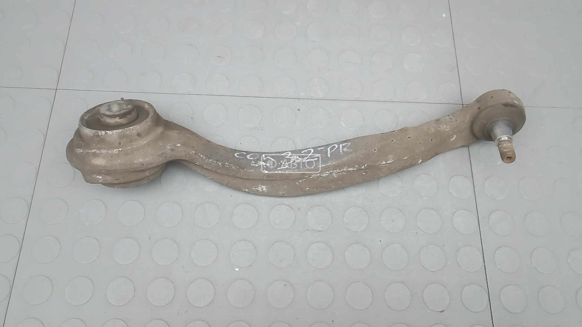 Рычаг передний нижний правый