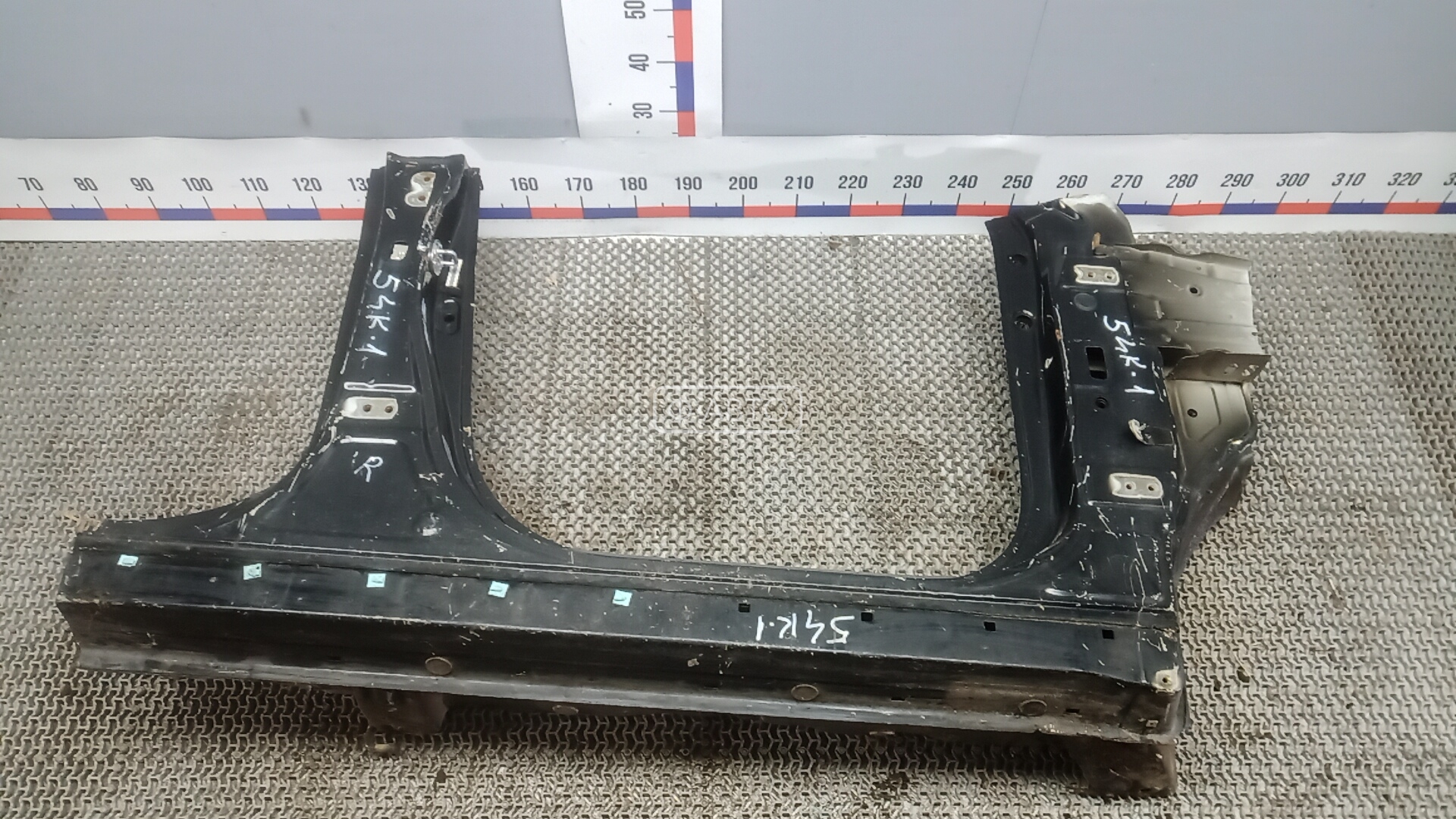 Порог правый