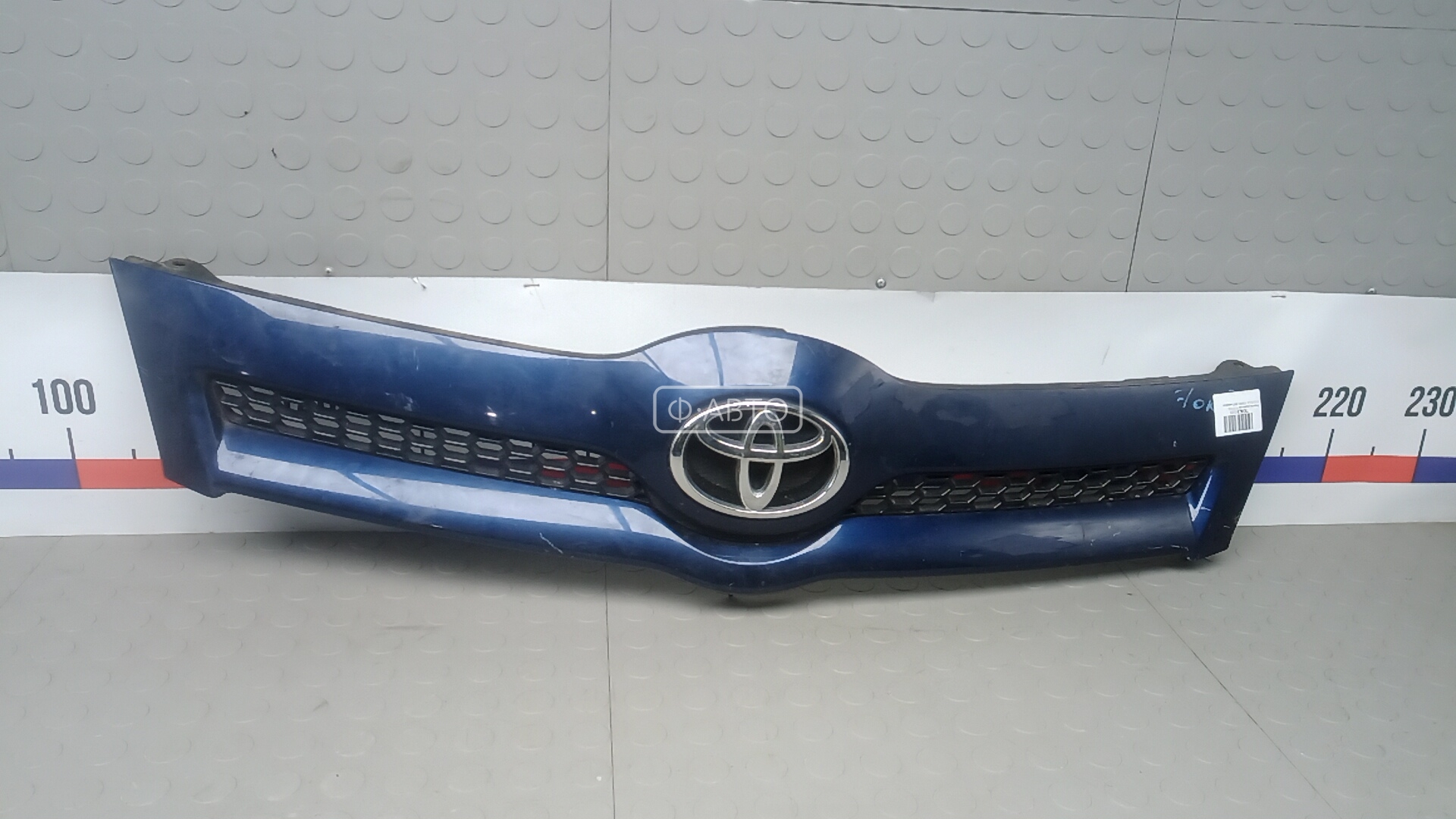 Решетка радиатора TOYOTA COROLLA VERSO
