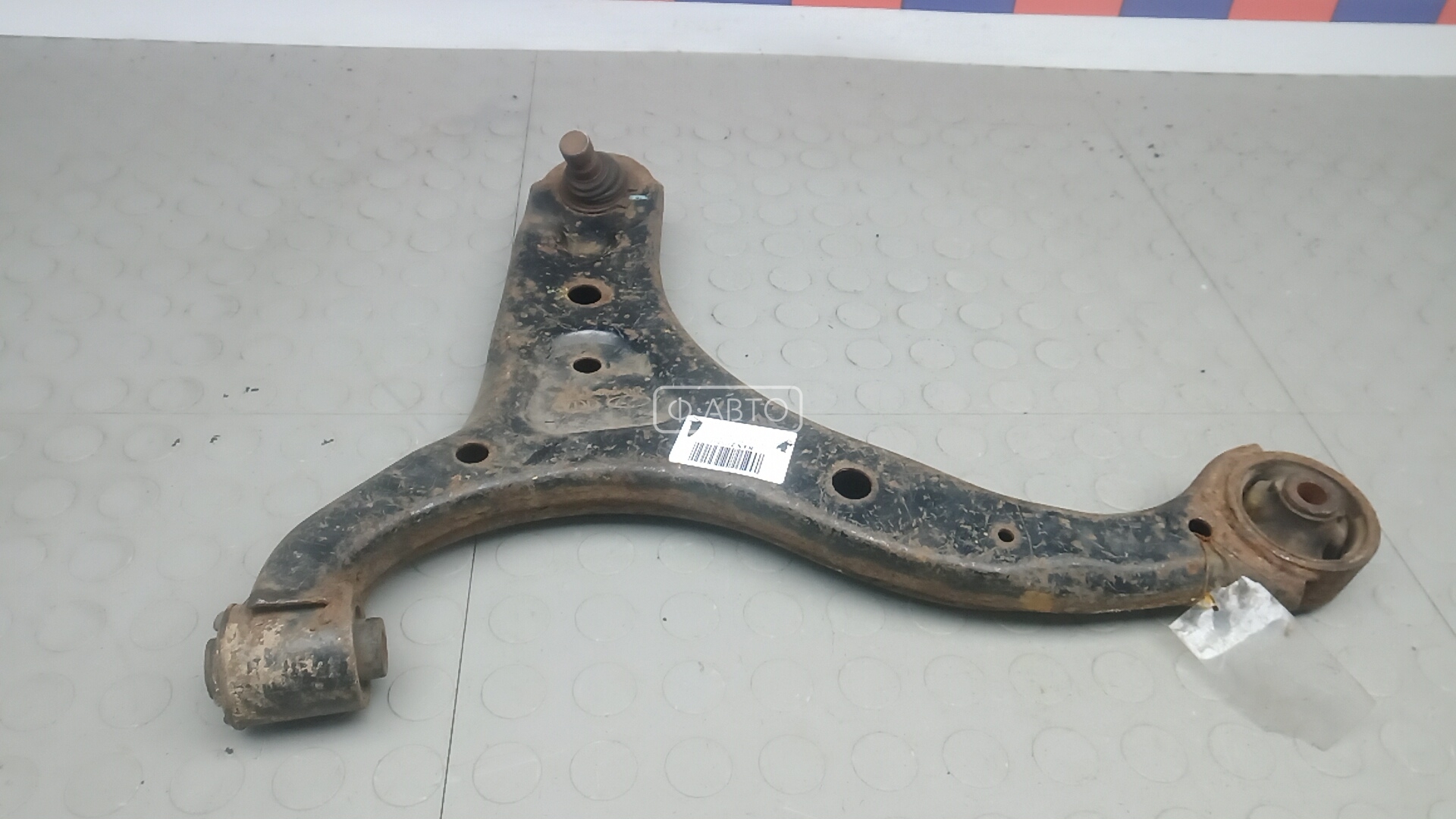 Рычаг передний нижний правый