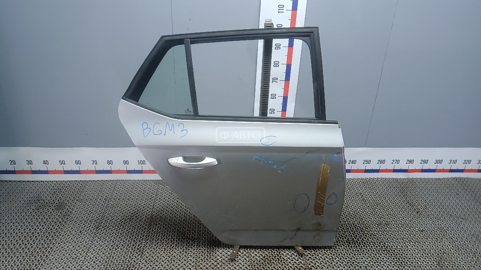 Дверь задняя правая