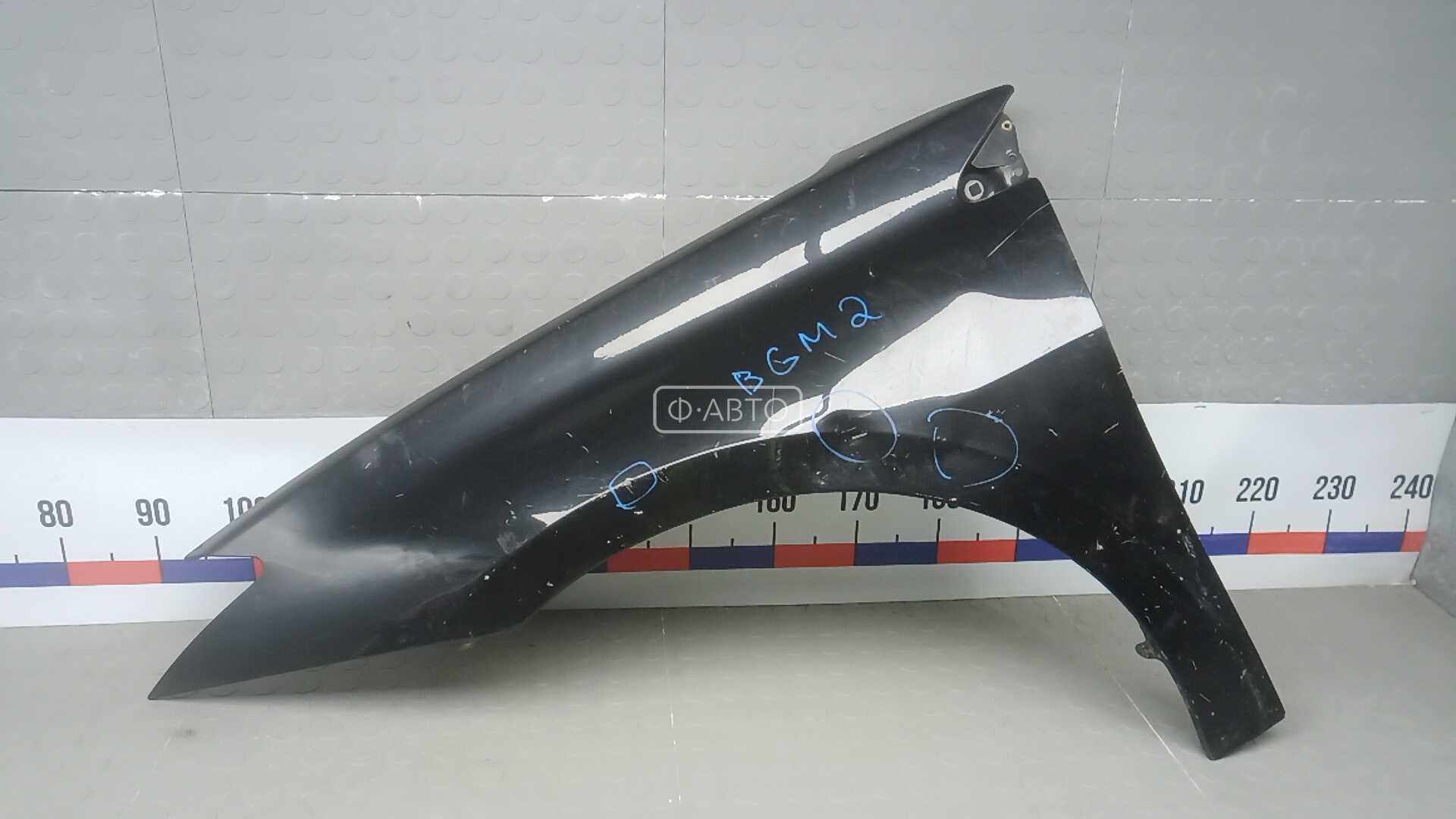 Крыло переднее левое