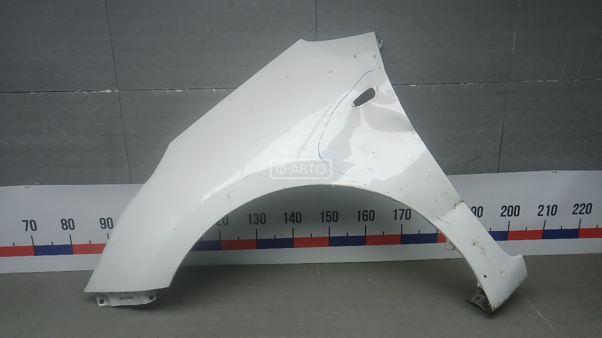 Крыло переднее левое