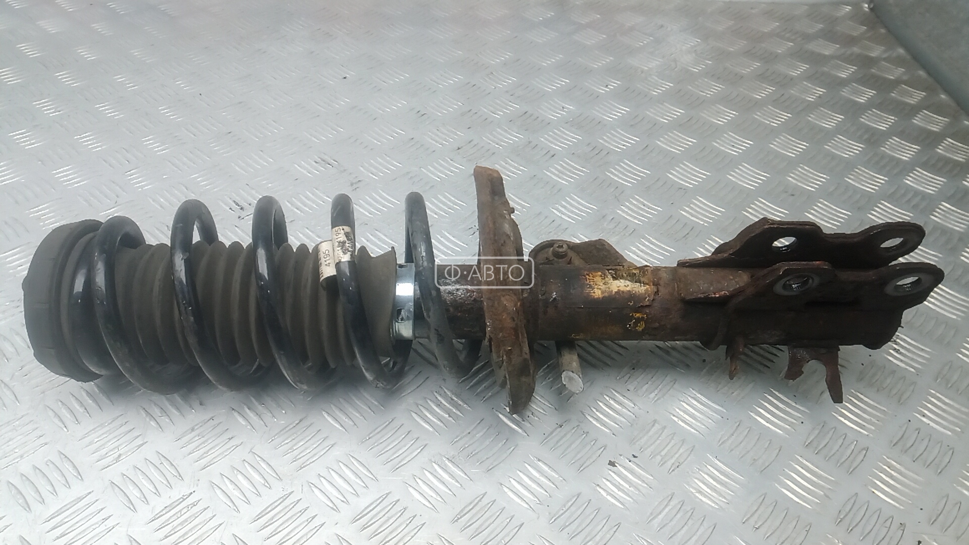 Стойка передняя левая