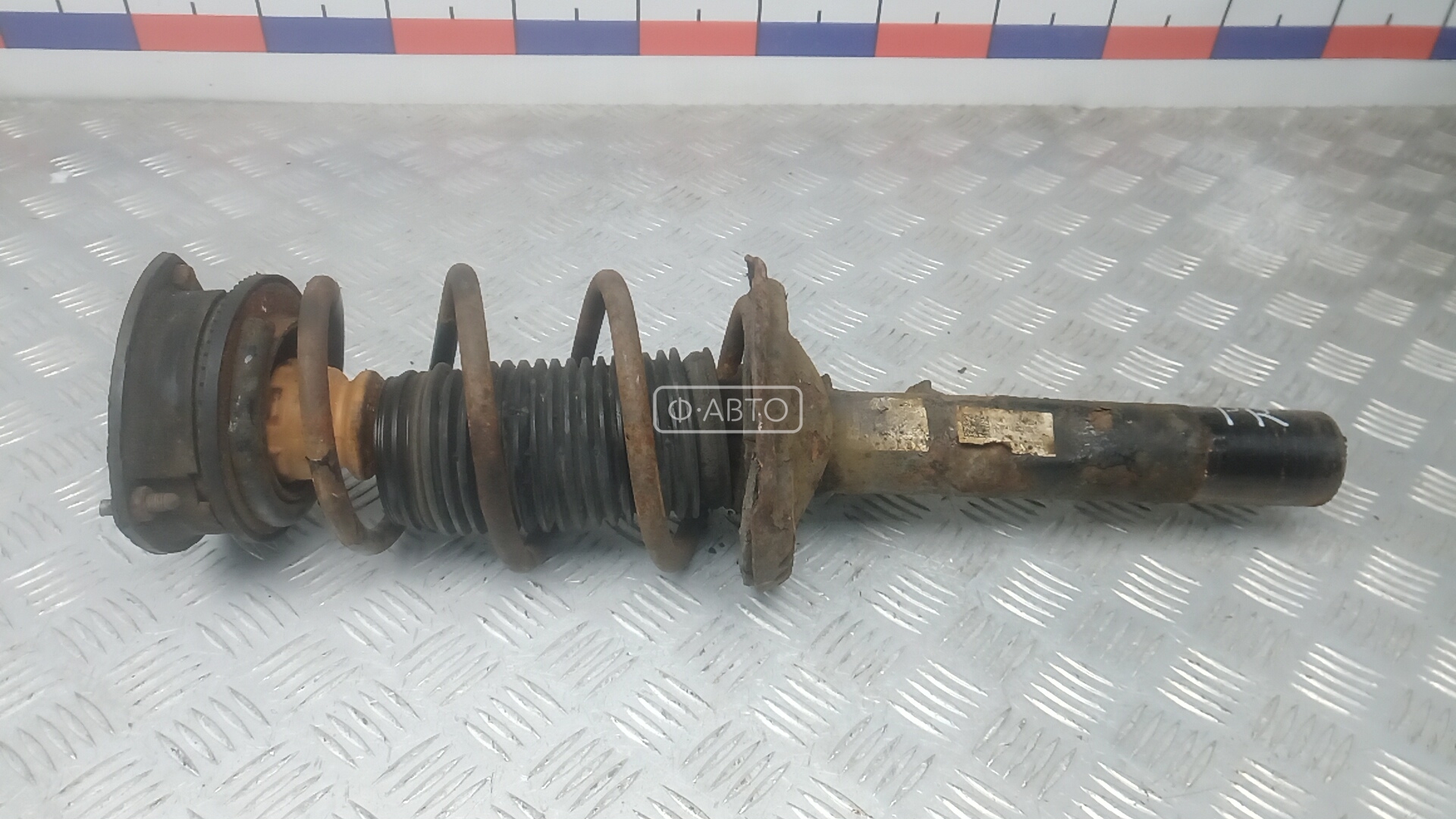 Стойка передняя правая