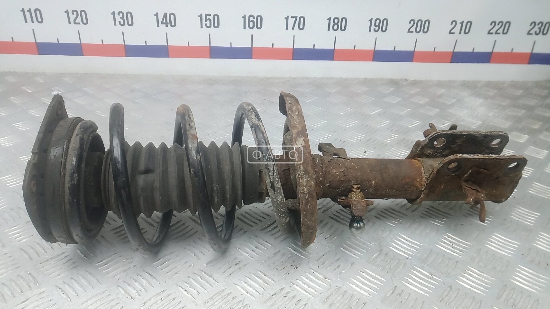 Стойка передняя правая