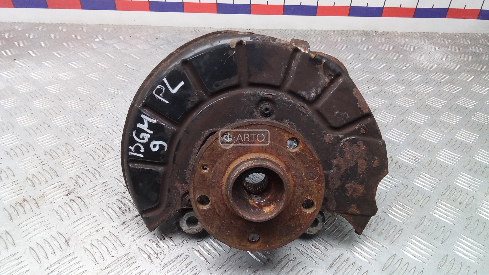 Ступица передняя левая