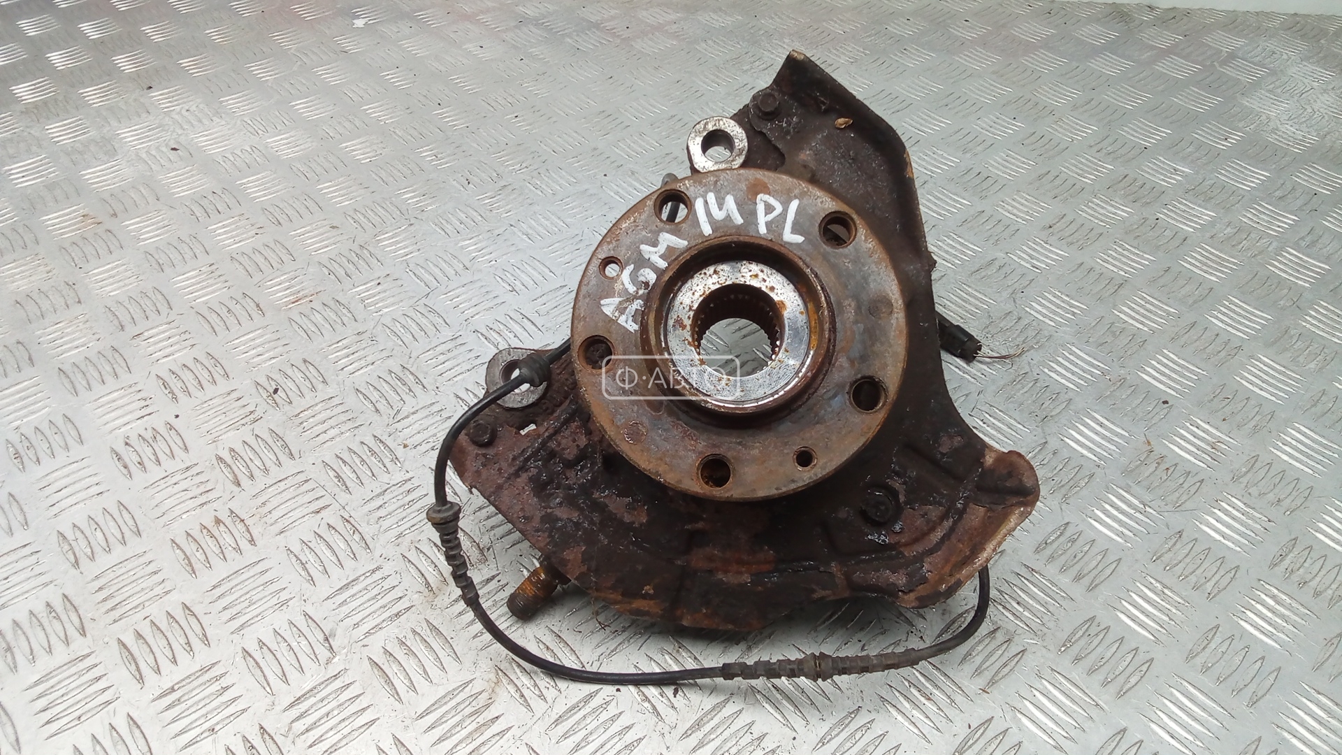 Ступица передняя левая