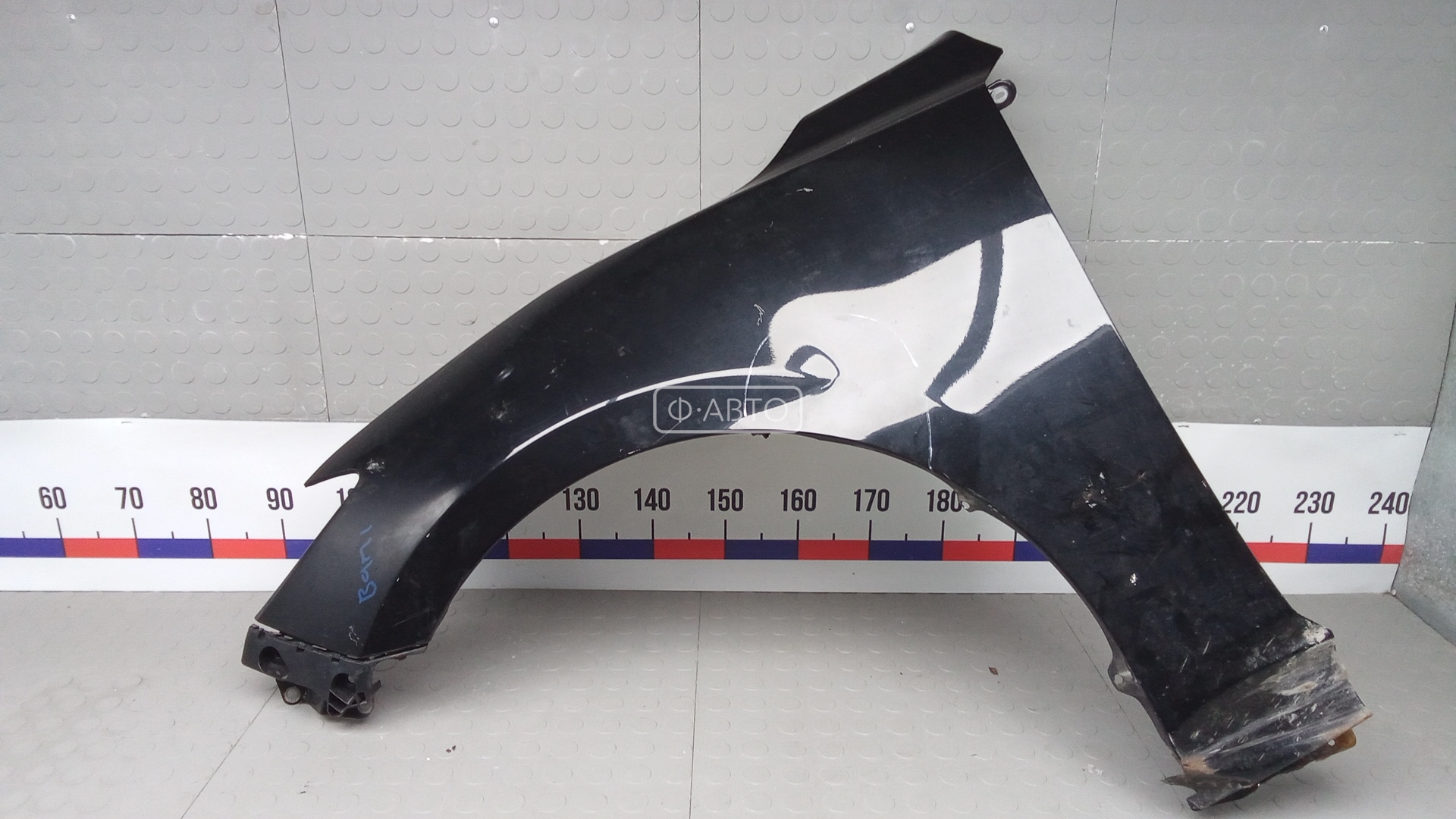 Крыло переднее левое