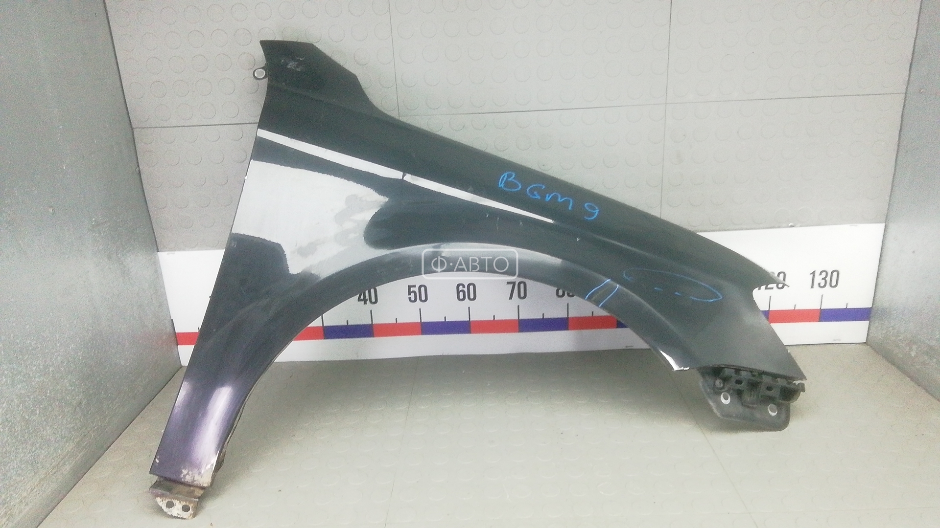 Крыло переднее правое