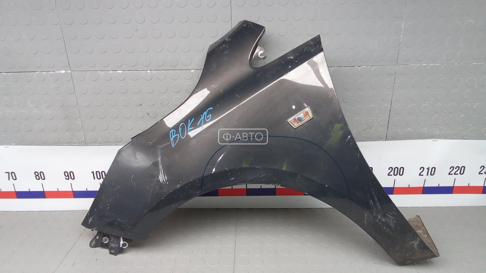 Крыло переднее левое