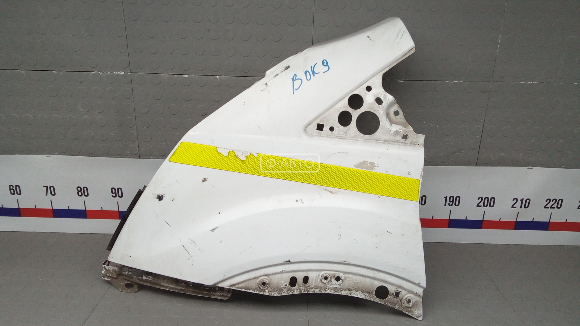 Крыло переднее левое
