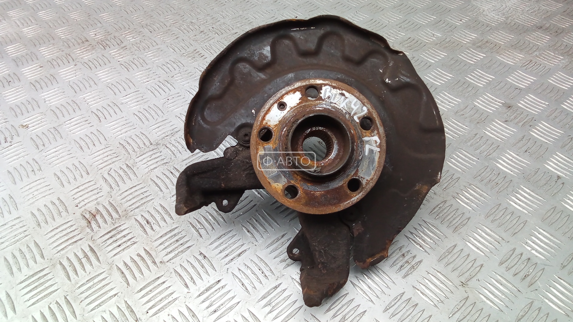 Ступица передняя левая